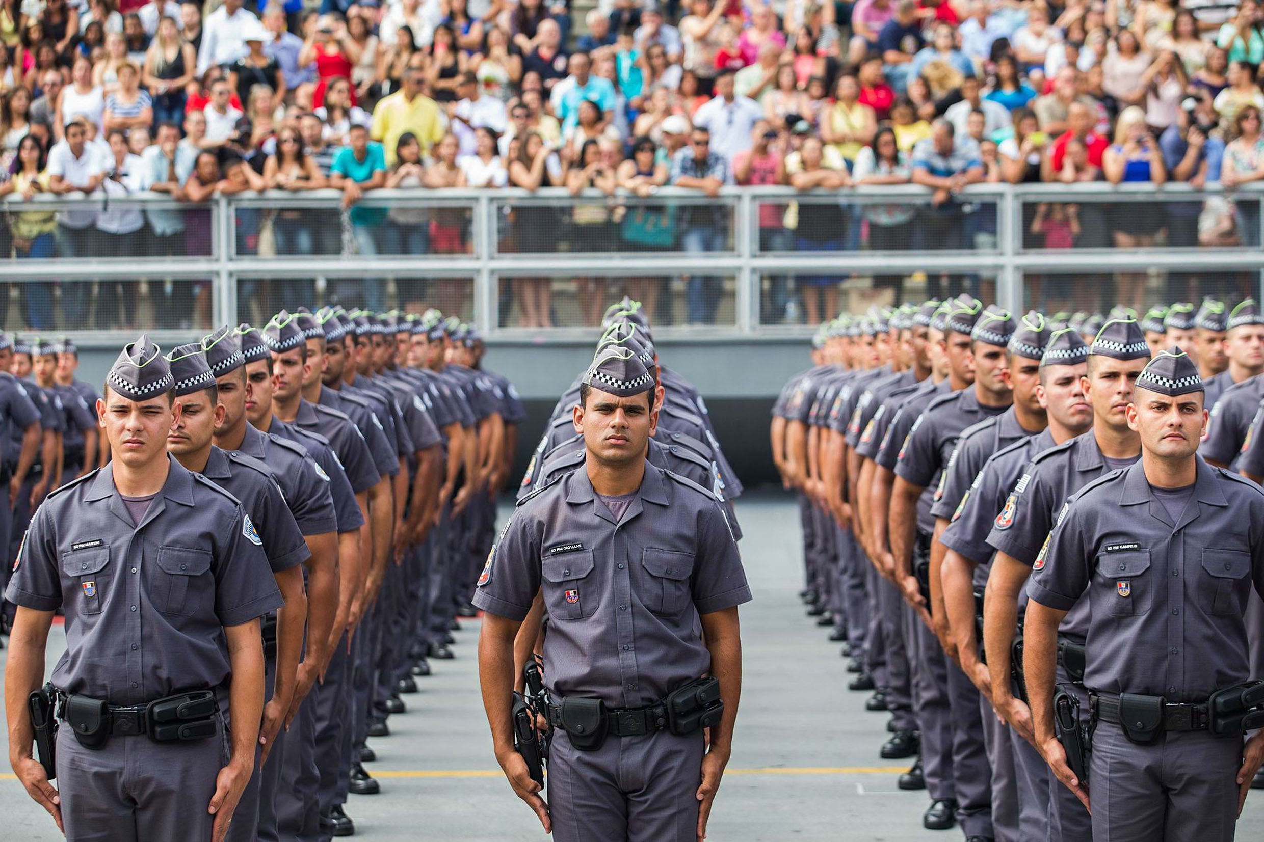 Soldados da Polcia Militar (foto: Diogo Moreira)<a style='float:right;color:#ccc' href='https://www3.al.sp.gov.br/repositorio/noticia/N-02-2018/fg217891.jpg' target=_blank><i class='bi bi-zoom-in'></i> Clique para ver a imagem </a>