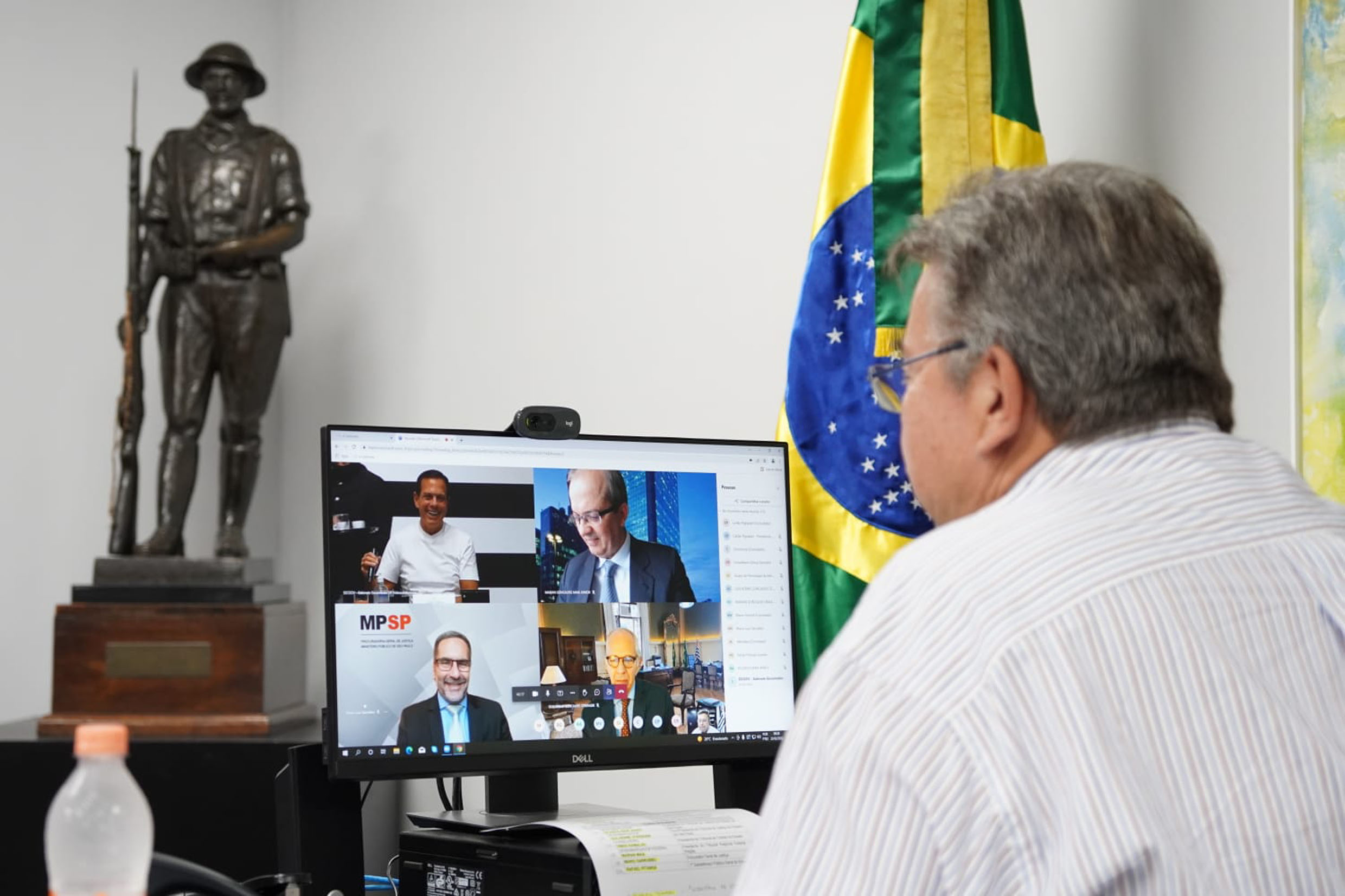 Carlo Pignatari durante reunio virtual com chefes de poderes e instituies estaduais<a style='float:right;color:#ccc' href='https://www3.al.sp.gov.br/repositorio/noticia/N-02-2022/fg282446.jpg' target=_blank><i class='bi bi-zoom-in'></i> Clique para ver a imagem </a>