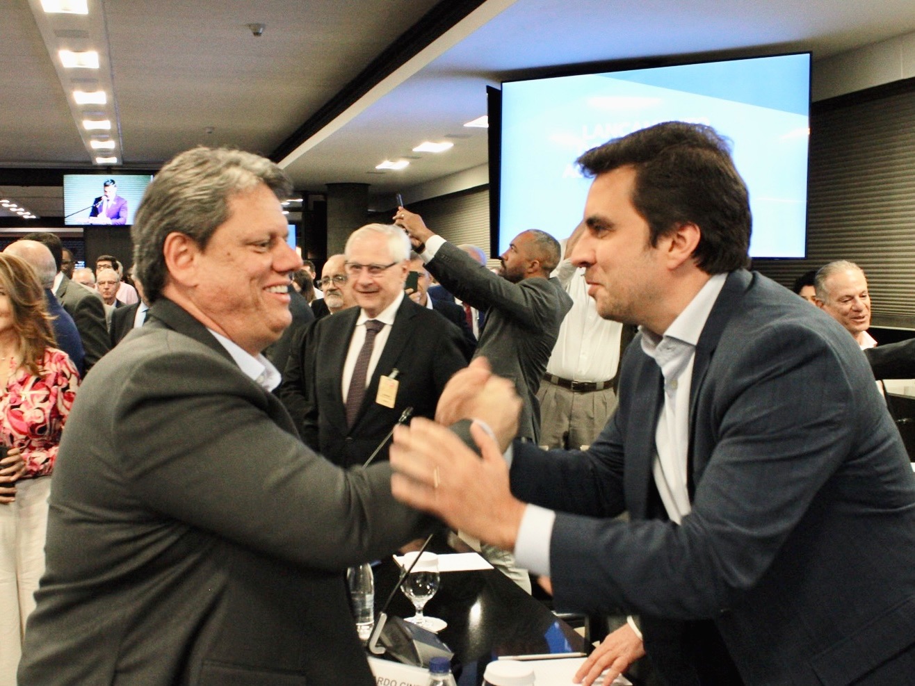 Tarcísio e Camarinha lançam Acordo Paulista<a style='float:right;color:#ccc' href='https://www3.al.sp.gov.br/repositorio/noticia/N-02-2024/fg318299.jpg' target=_blank><i class='bi bi-zoom-in'></i> Clique para ver a imagem </a>