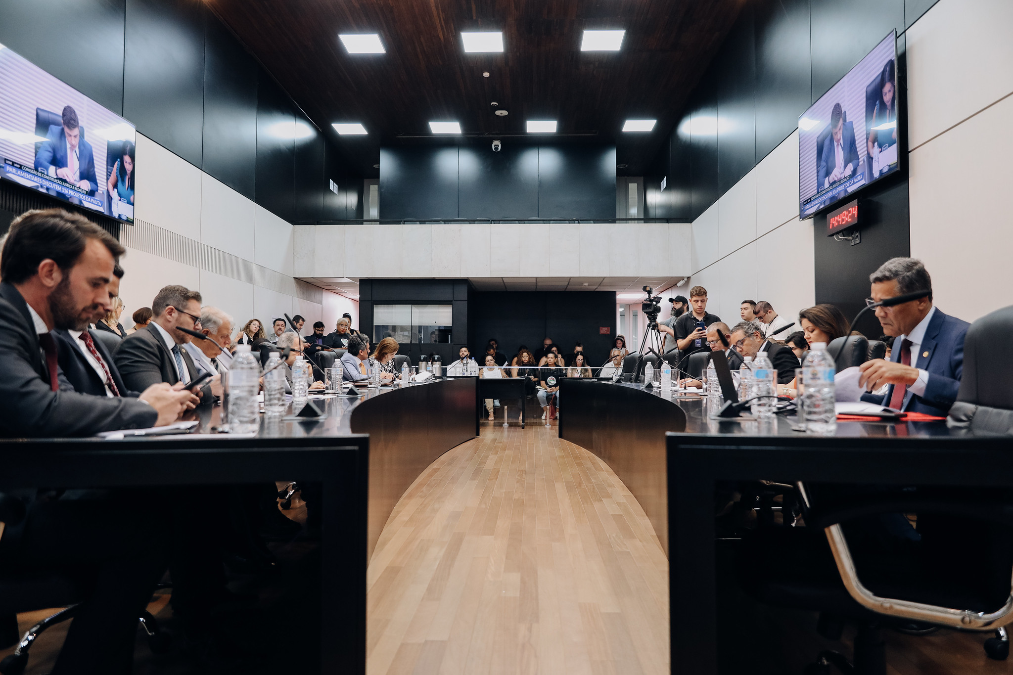 Reunio aconteceu no Plenrio Jos Bonifcio<a style='float:right;color:#ccc' href='https://www3.al.sp.gov.br/repositorio/noticia/N-02-2025/fg340549.jpg' target=_blank><i class='bi bi-zoom-in'></i> Clique para ver a imagem </a>