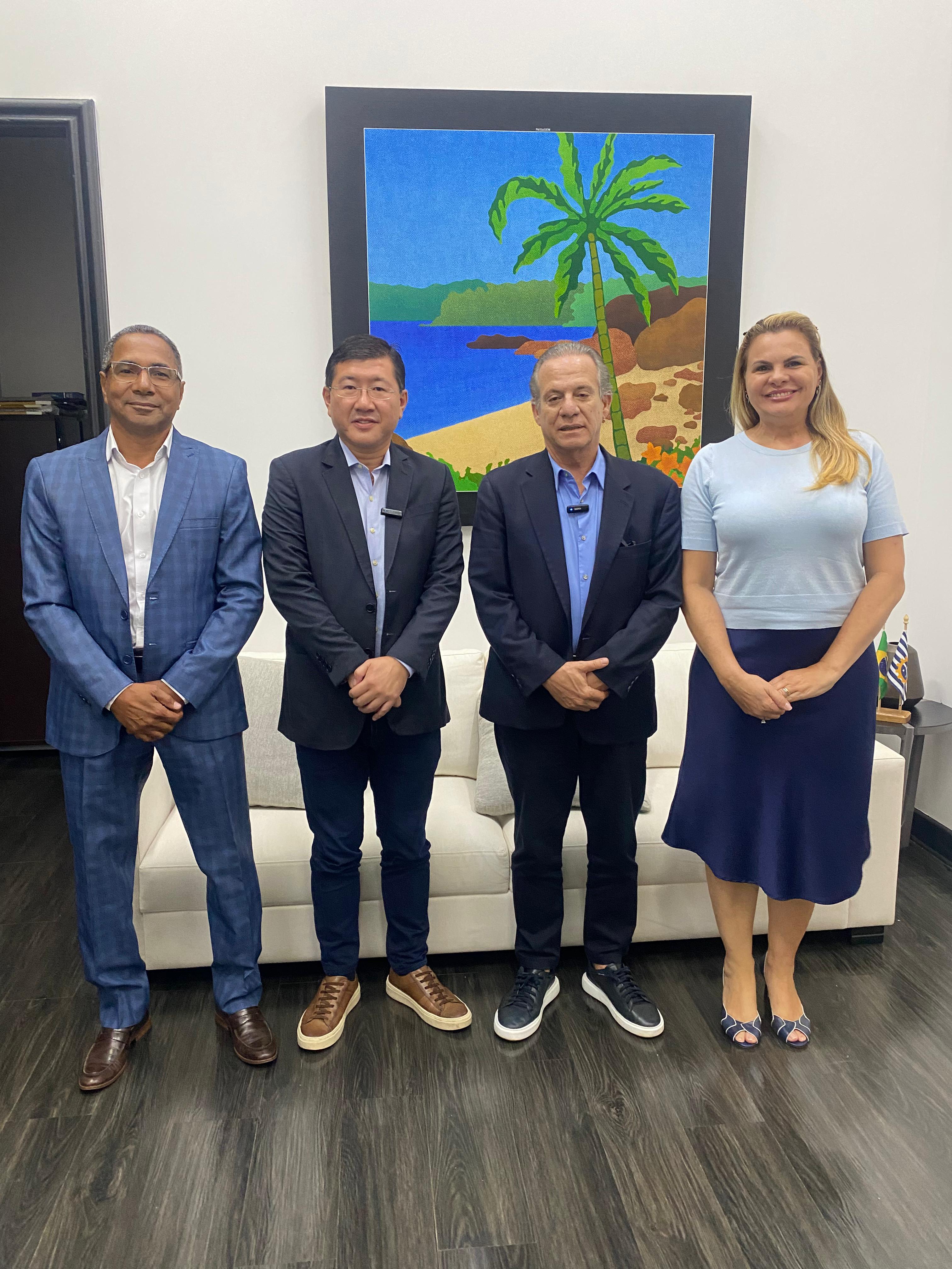 Reunião entre deputada prefeito e secretário<a style='float:right;color:#ccc' href='https://www3.al.sp.gov.br/repositorio/noticia/N-02-2025/fg340619.jpg' target=_blank><i class='bi bi-zoom-in'></i> Clique para ver a imagem </a>