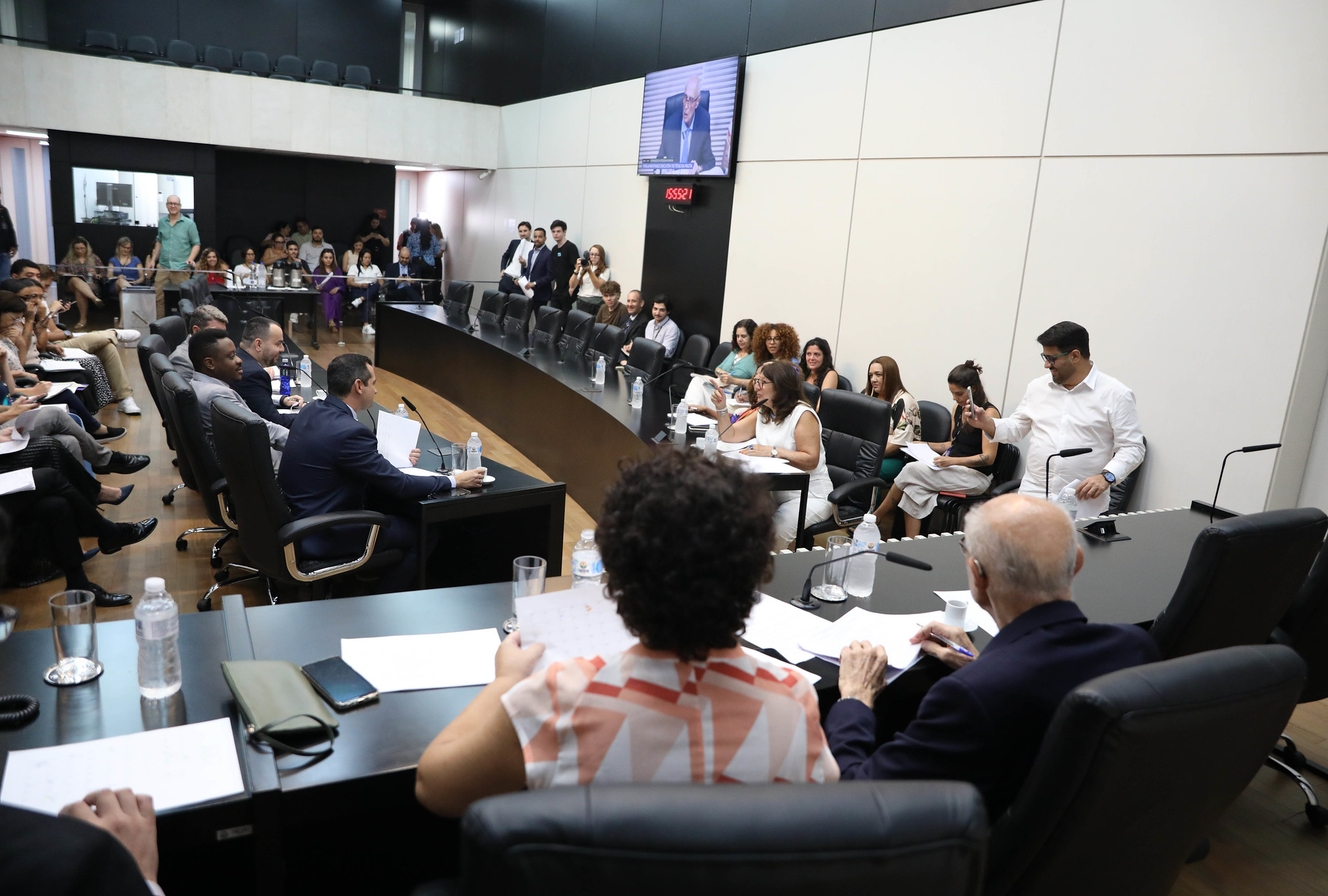 Enchentes no RS: instituies homenageadas<a style='float:right;color:#ccc' href='https://www3.al.sp.gov.br/repositorio/noticia/N-02-2025/fg340760.jpg' target=_blank><i class='bi bi-zoom-in'></i> Clique para ver a imagem </a>