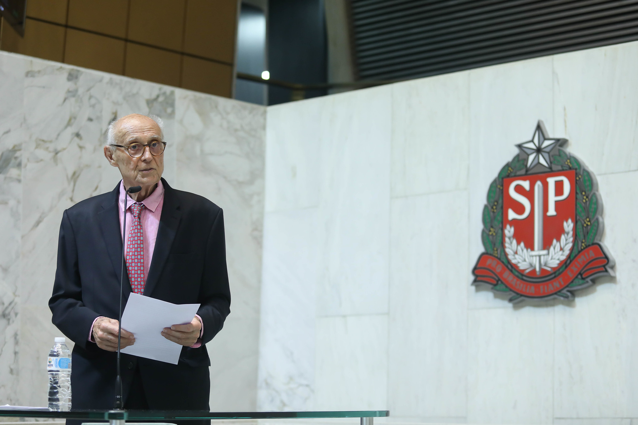 Dep. Eduardo Suplicy<a style='float:right;color:#ccc' href='https://www3.al.sp.gov.br/repositorio/noticia/N-02-2025/fg340862.jpg' target=_blank><i class='bi bi-zoom-in'></i> Clique para ver a imagem </a>