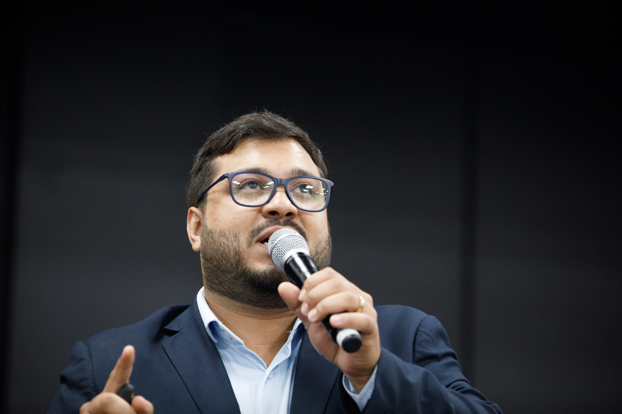 Jadson Nunes, intrprete e tradutor<a style='float:right;color:#ccc' href='https://www3.al.sp.gov.br/repositorio/noticia/N-02-2025/fg341031.jpg' target=_blank><i class='bi bi-zoom-in'></i> Clique para ver a imagem </a>