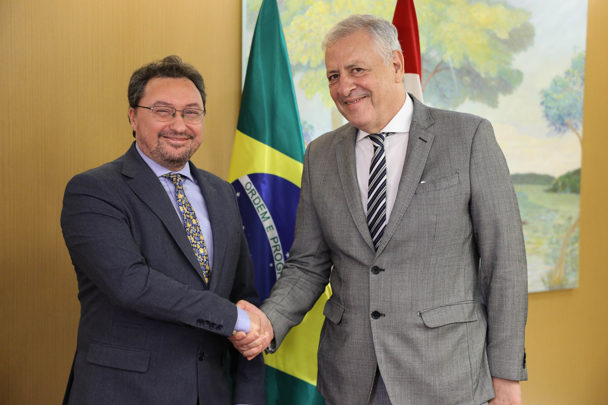 zgr Uludz e deputado Maurici<a style='float:right;color:#ccc' href='https://www3.al.sp.gov.br/repositorio/noticia/N-02-2025/fg341039.jpg' target=_blank><i class='bi bi-zoom-in'></i> Clique para ver a imagem </a>