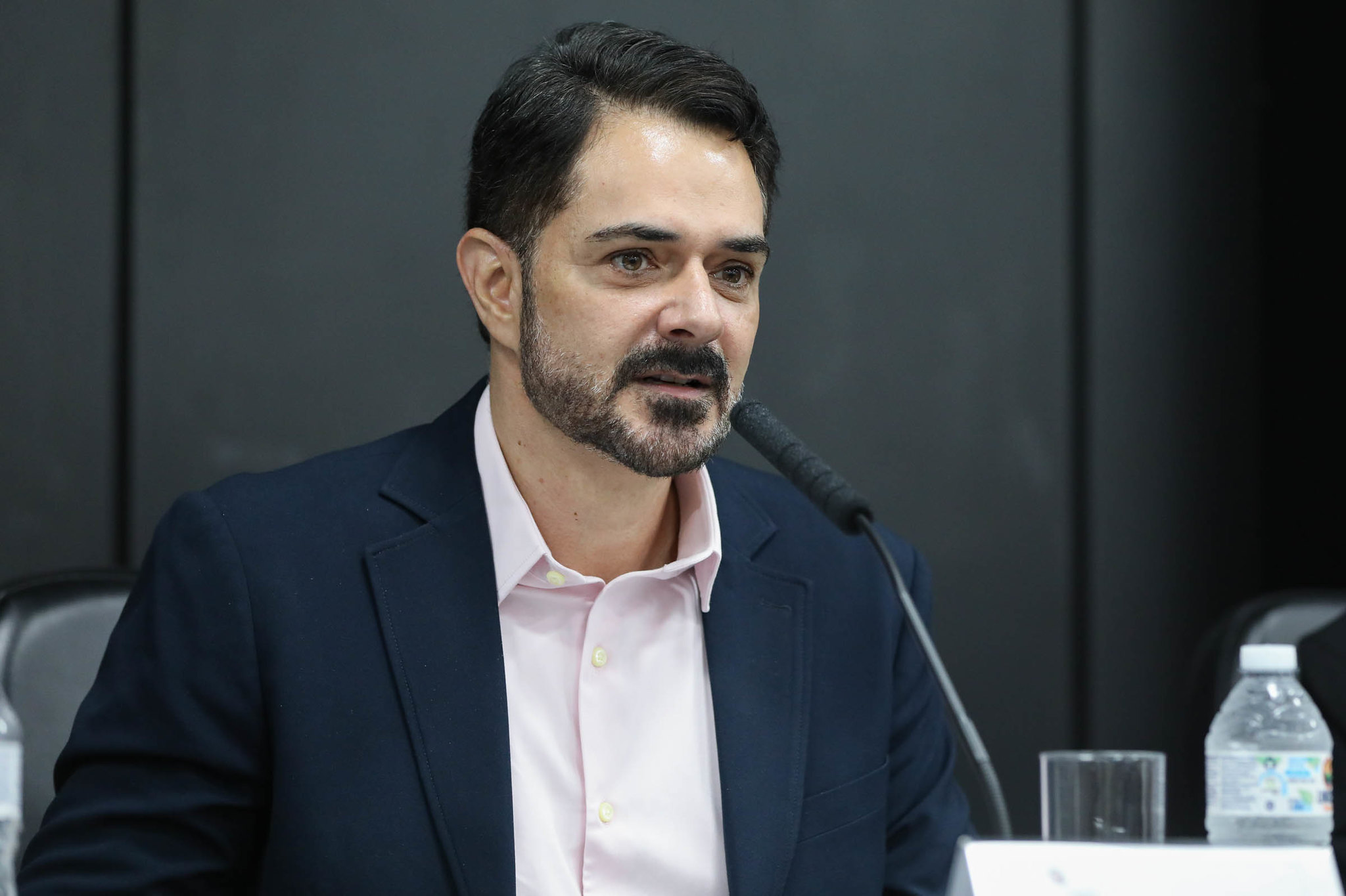 Ortiz: exemplos que engrandecem o estado <a style='float:right' href='https://www3.al.sp.gov.br/repositorio/noticia/N-02-2026/fg360440.jpg' target=_blank><img src='/_img/material-file-download-white.png' width='14px' alt='Clique para baixar a imagem'></a>