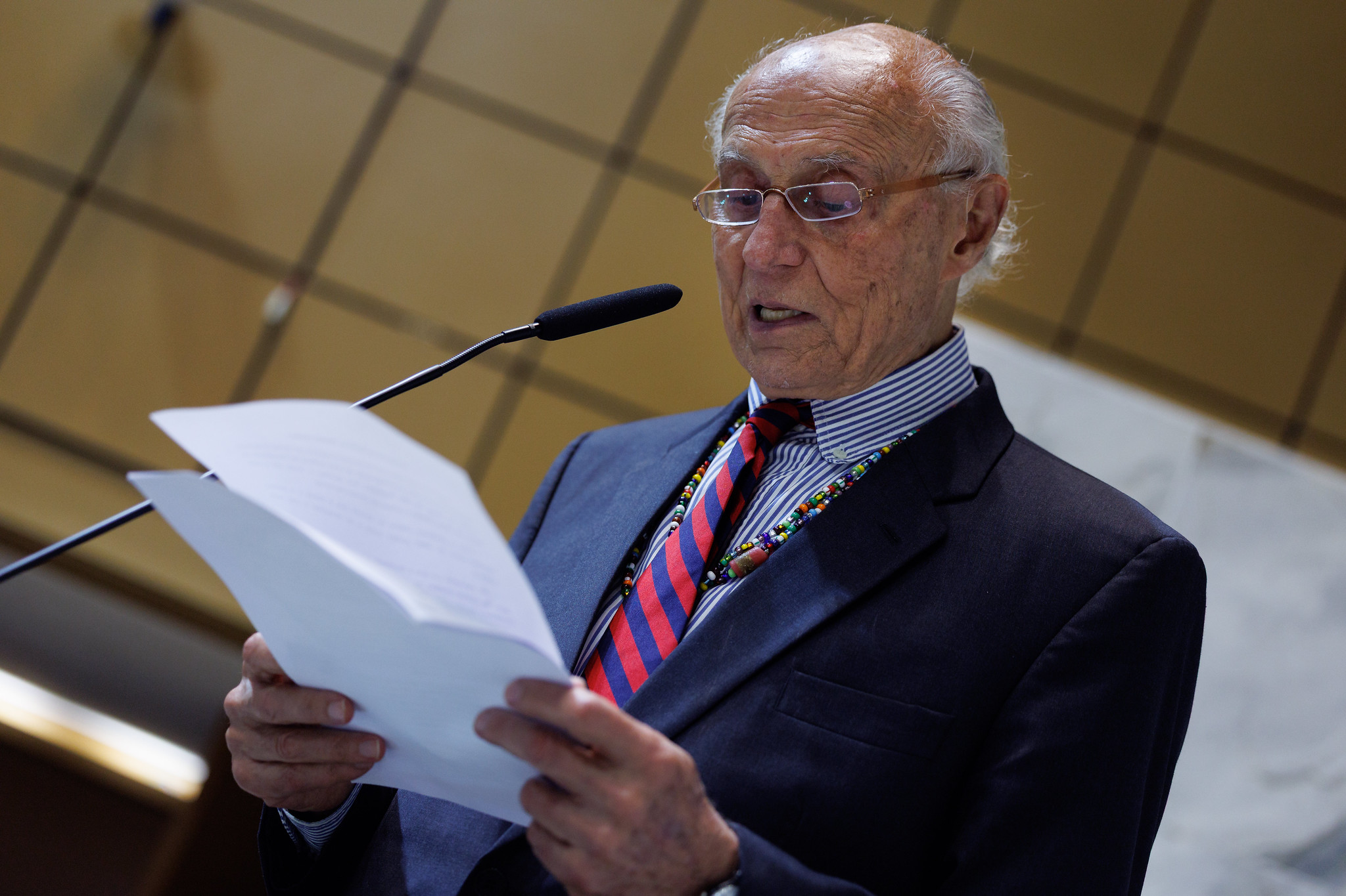 Eduardo Suplicy: renda b�sica universal<a style='float:right;color:#ccc' href='https://www3.al.sp.gov.br/repositorio/noticia/N-02-2026/fg360842.jpg' target=_blank><i class='bi bi-zoom-in'></i> Clique para ver a imagem </a>