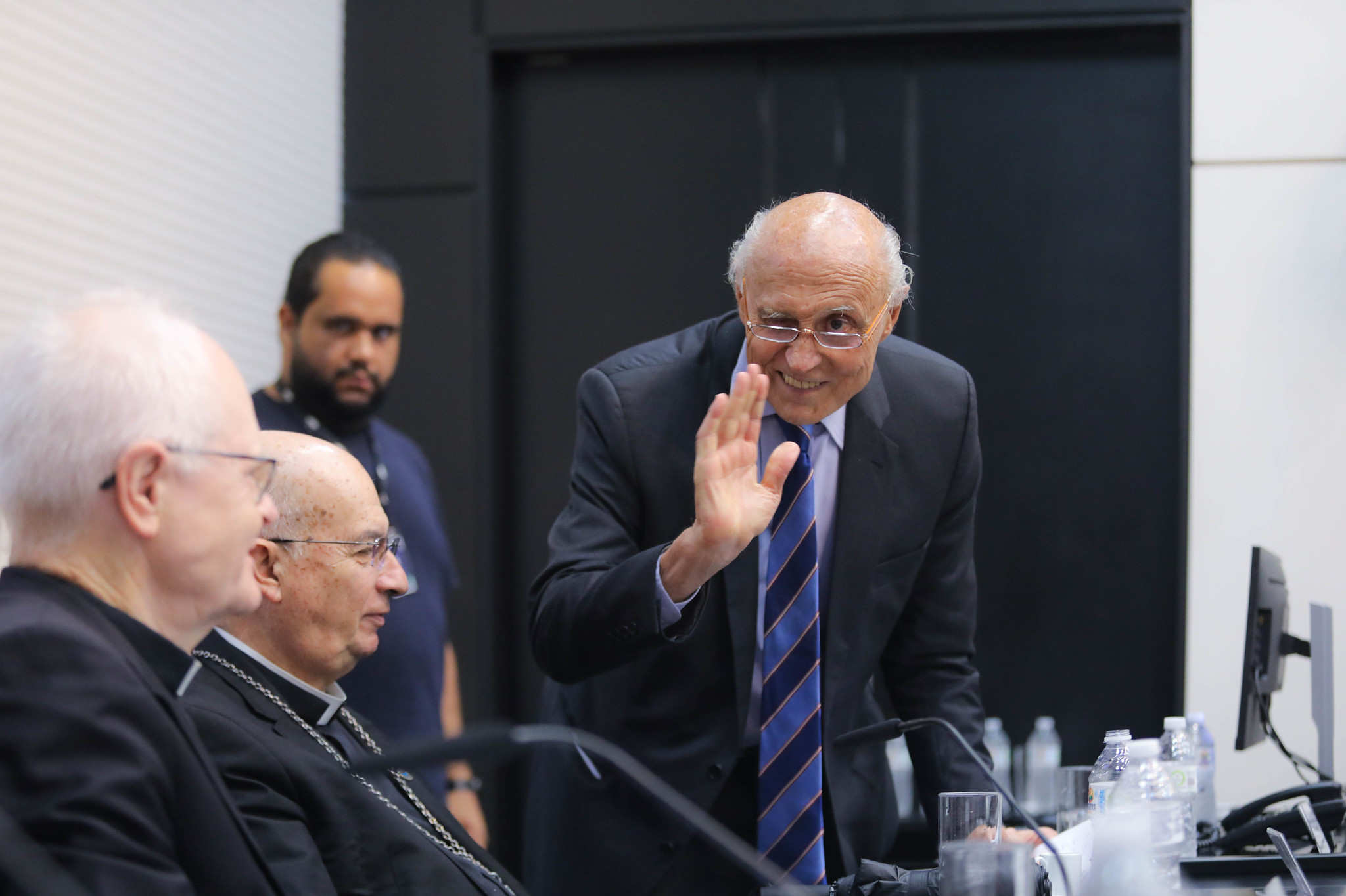 Eduardo Suplicy e Dom Odilo Pedro Scherer<a style='float:right;color:#ccc' href='https://www3.al.sp.gov.br/repositorio/noticia/N-02-2026/fg361109.jpg' target=_blank><i class='bi bi-zoom-in'></i> Clique para ver a imagem </a>