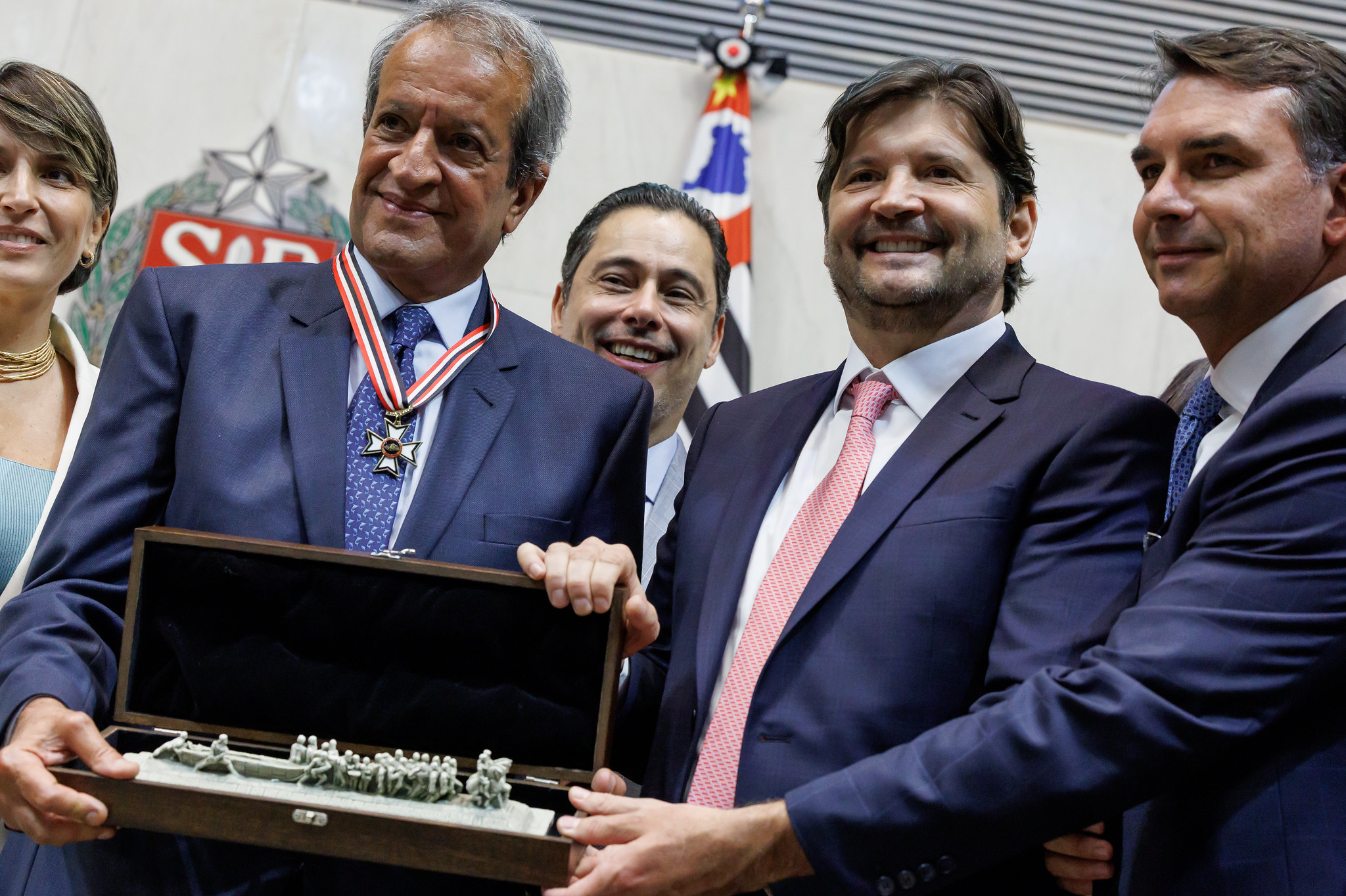 Valdemar recebe r�plica do Monumento �s Bandeiras<a style='float:right;color:#ccc' href='https://www3.al.sp.gov.br/repositorio/noticia/N-02-2026/fg361189.jpg' target=_blank><i class='bi bi-zoom-in'></i> Clique para ver a imagem </a>