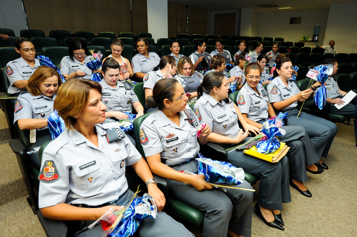 Policiais femininas da Assembleia <a style='float:right;color:#ccc' href='https://www3.al.sp.gov.br/repositorio/noticia/N-03-2013/fg122148.jpg' target=_blank><i class='bi bi-zoom-in'></i> Clique para ver a imagem </a>