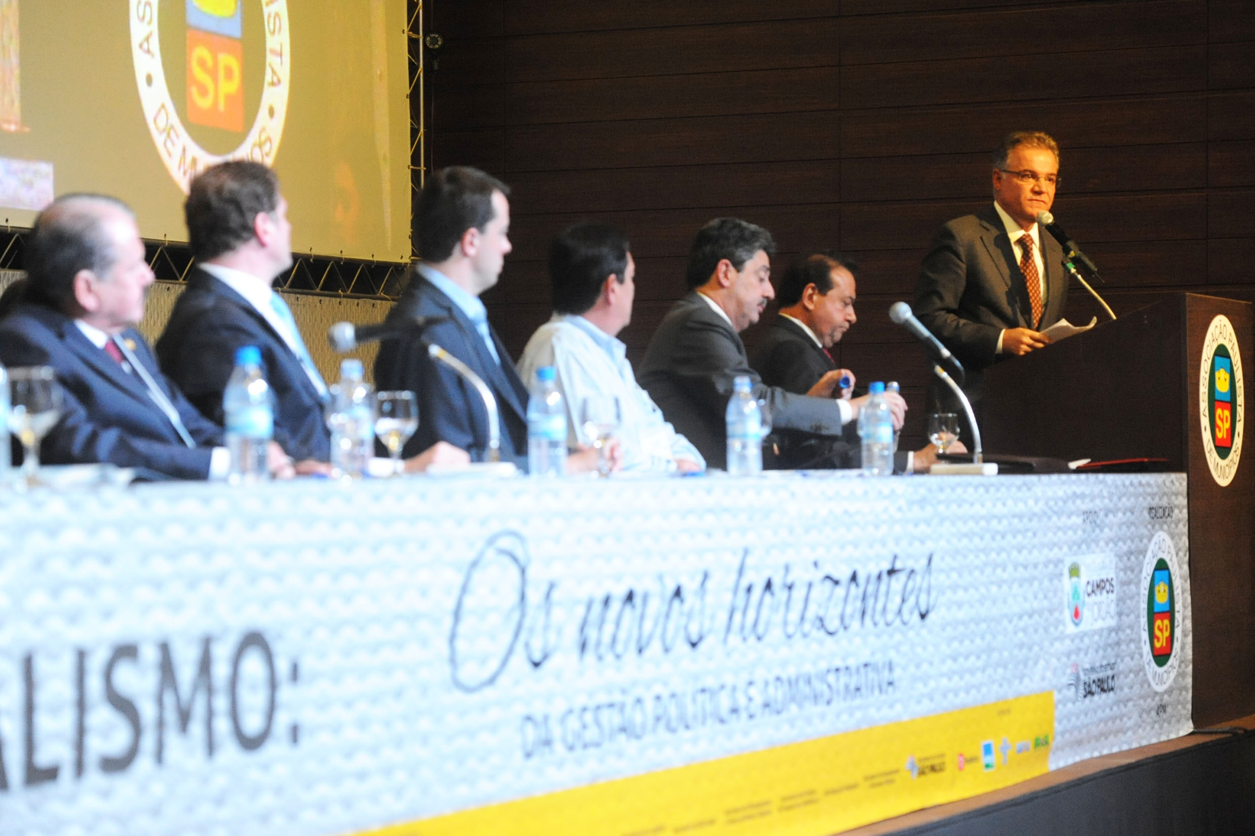 Presidente Samuel Moreira discursa na cerimnia de abertura do 58 Congresso Estadual de Municpios<a style='float:right;color:#ccc' href='https://www3.al.sp.gov.br/repositorio/noticia/N-03-2014/fg159608.jpg' target=_blank><i class='bi bi-zoom-in'></i> Clique para ver a imagem </a>