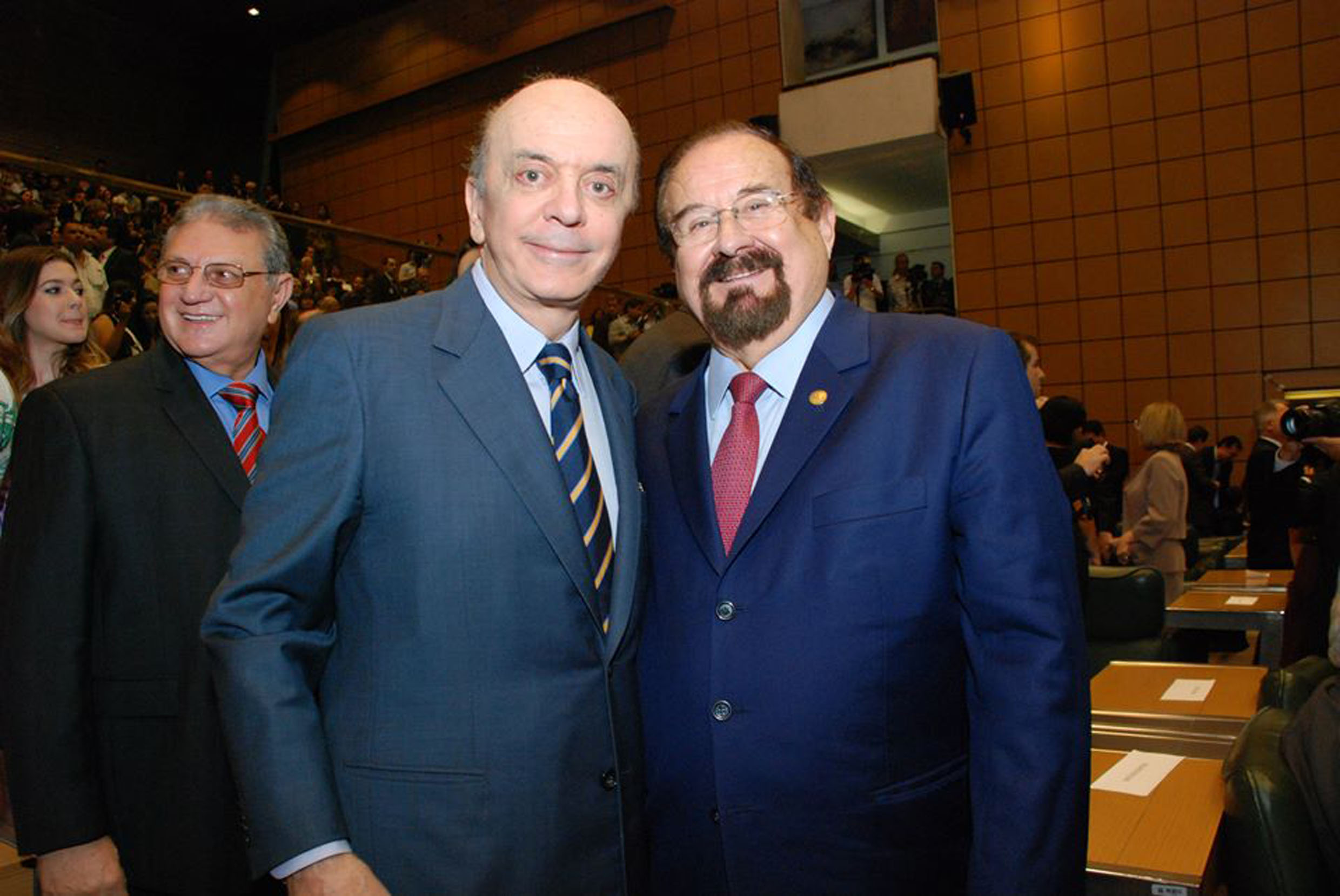 Senador Jos Serra prestigiou a posse de Aldo Demarchi<a style='float:right;color:#ccc' href='https://www3.al.sp.gov.br/repositorio/noticia/N-03-2015/fg168425.jpg' target=_blank><i class='bi bi-zoom-in'></i> Clique para ver a imagem </a>