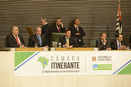 Vice-governador Mrcio Frana; o presidente da Cmara, Eduardo Cunha; o presidente da Assembleia Legislativa, Fernando Capez; o secretrio da Casa Civil, Edson Aparecido; e o 2 secretrio da Alesp, Edmir Chedid<a style='float:right;color:#ccc' href='https://www3.al.sp.gov.br/repositorio/noticia/N-03-2015/fg168770.jpg' target=_blank><i class='bi bi-zoom-in'></i> Clique para ver a imagem </a>
