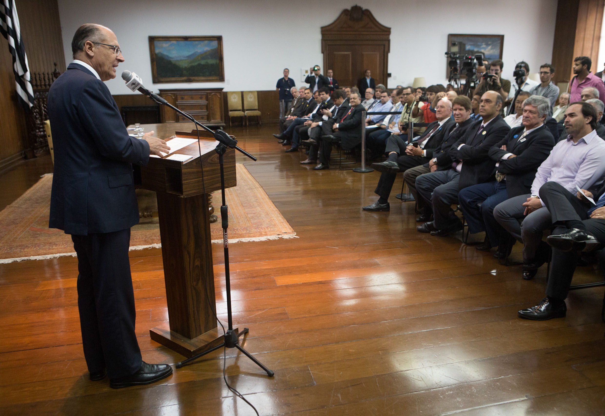 Alckmin fala aos prefeitos <a style='float:right;color:#ccc' href='https://www3.al.sp.gov.br/repositorio/noticia/N-03-2016/fg186465.jpg' target=_blank><i class='bi bi-zoom-in'></i> Clique para ver a imagem </a>