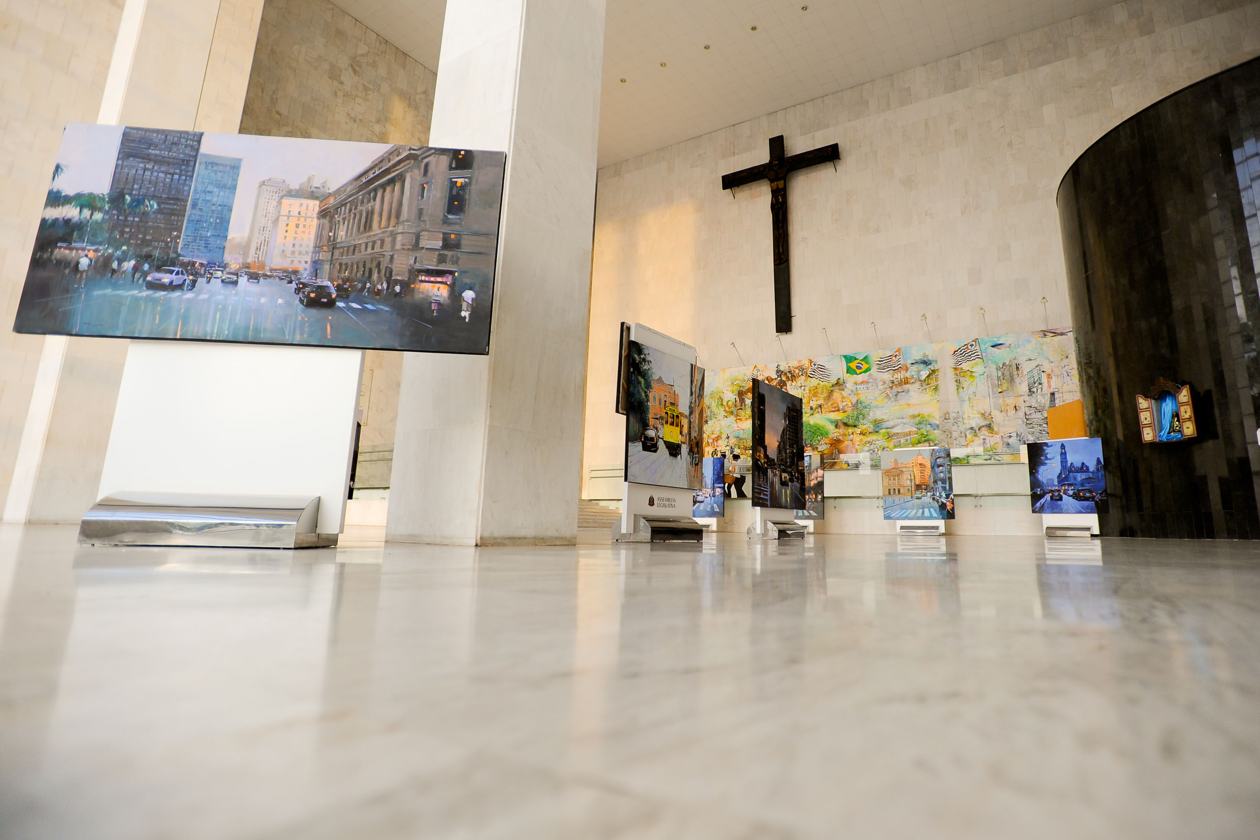 Exposio de Andr Lombardi foi inaugurada no Hall Monumental <a style='float:right;color:#ccc' href='https://www3.al.sp.gov.br/repositorio/noticia/N-03-2017/fg200433.jpg' target=_blank><i class='bi bi-zoom-in'></i> Clique para ver a imagem </a>