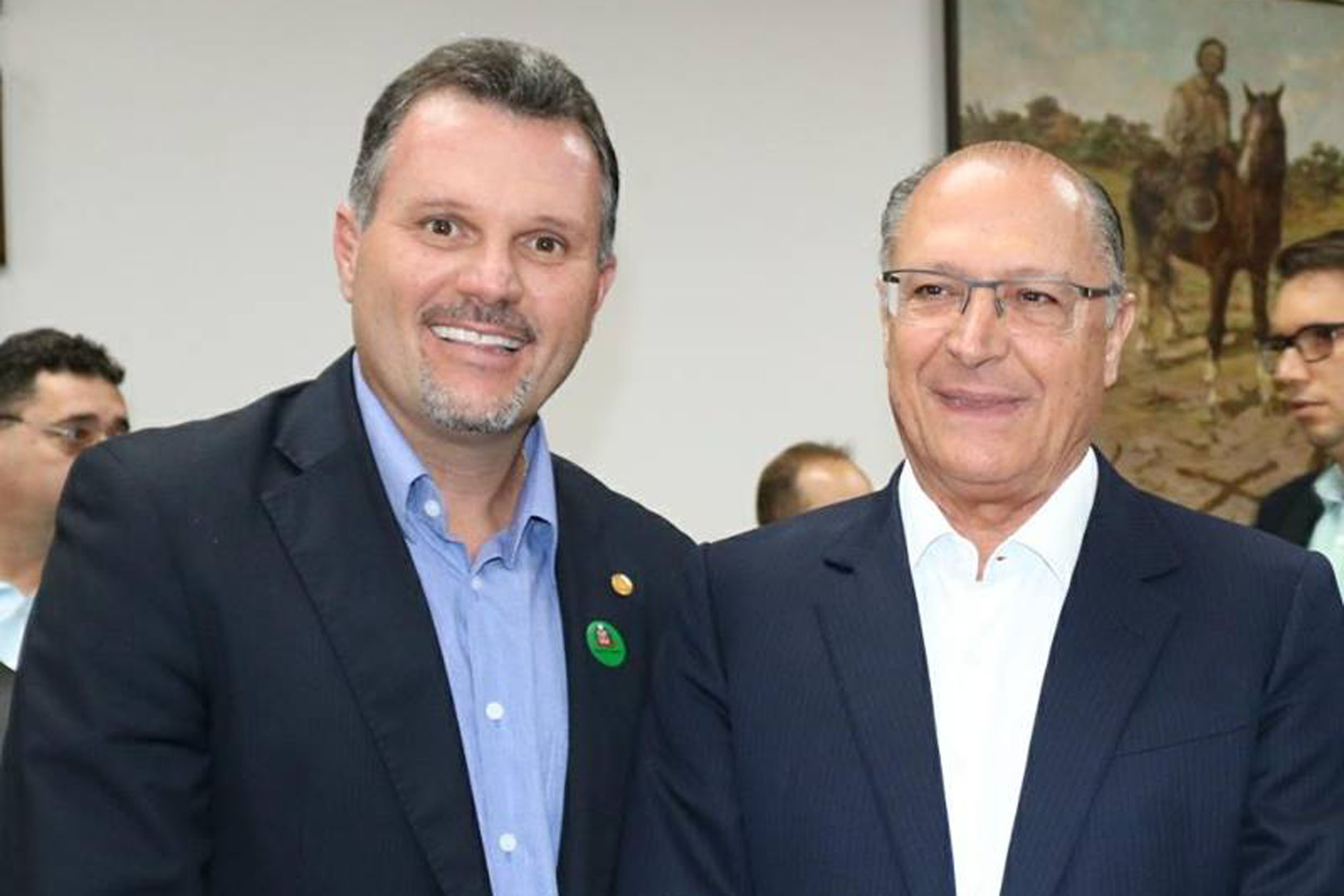 Junior Aprillanti e Geraldo Alckmin<a style='float:right;color:#ccc' href='https://www3.al.sp.gov.br/repositorio/noticia/N-03-2018/fg219466.jpg' target=_blank><i class='bi bi-zoom-in'></i> Clique para ver a imagem </a>