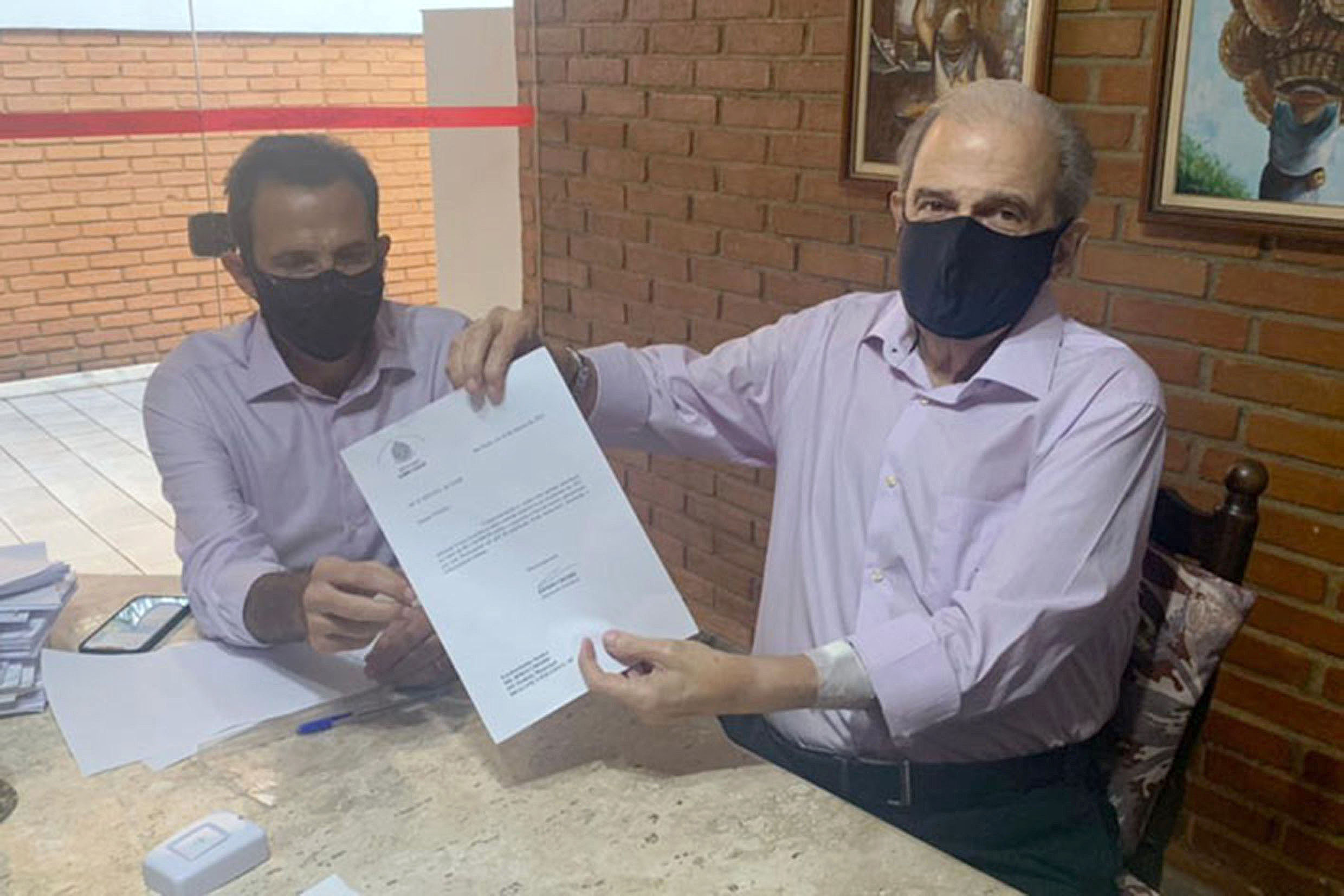 Deputado Edmir Chedid e o prefeito de Bragana Paulista, Jesus Chedid.<a style='float:right;color:#ccc' href='https://www3.al.sp.gov.br/repositorio/noticia/N-03-2021/fg263359.jpg' target=_blank><i class='bi bi-zoom-in'></i> Clique para ver a imagem </a>