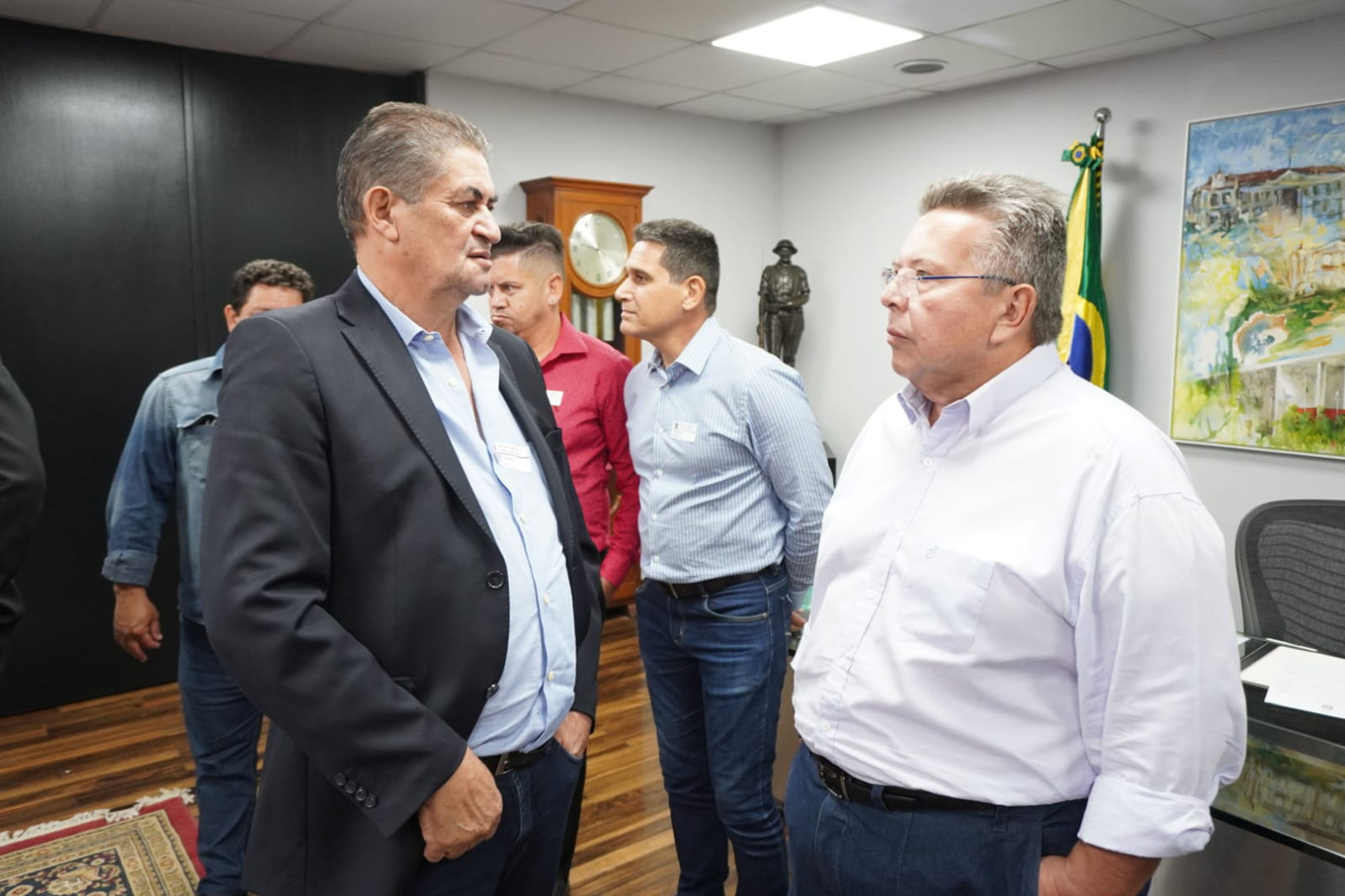 Presidente Carlo Pignatari com prefeitos e representantes dos municpios<a style='float:right;color:#ccc' href='https://www3.al.sp.gov.br/repositorio/noticia/N-03-2022/fg284240.jpg' target=_blank><i class='bi bi-zoom-in'></i> Clique para ver a imagem </a>