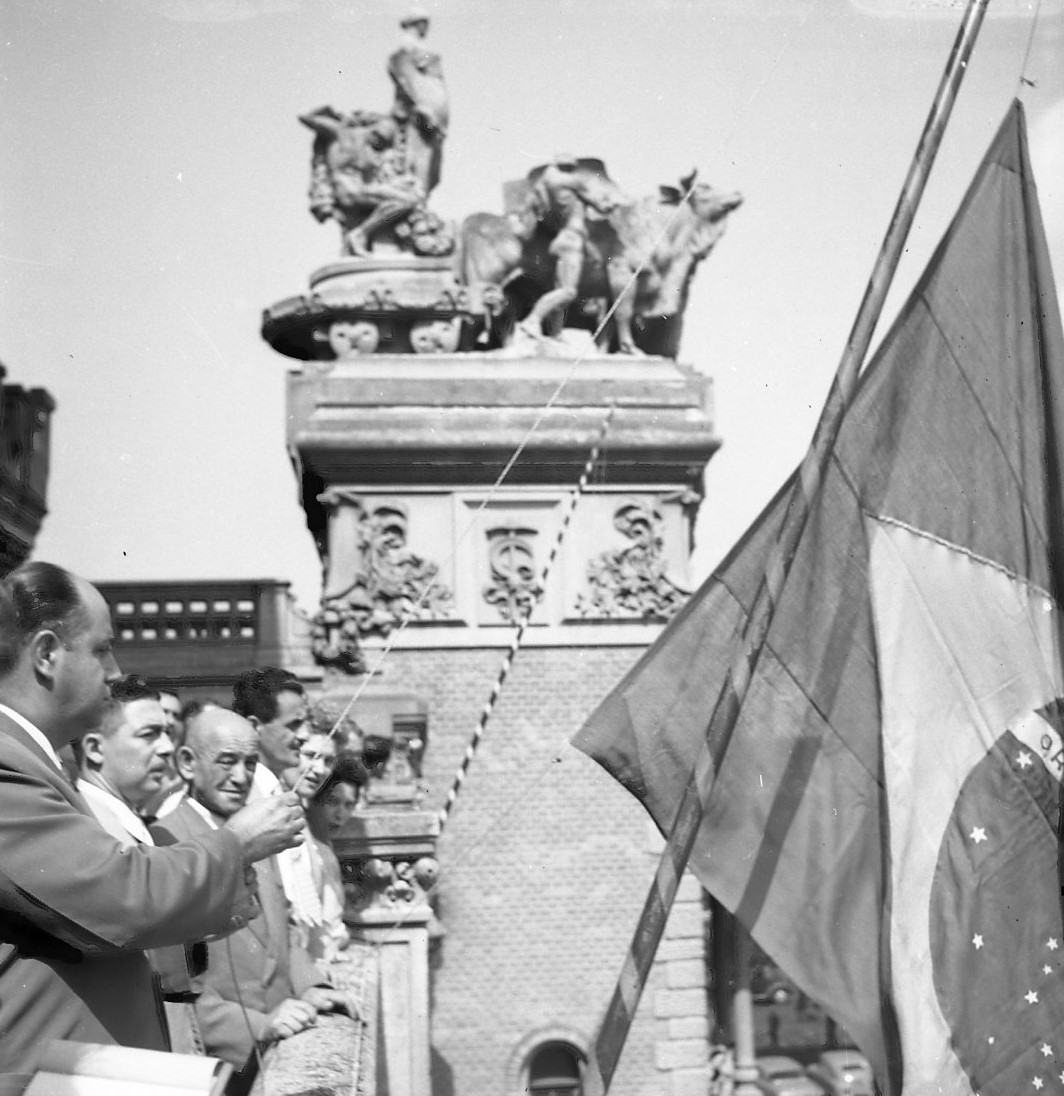 Dia da bandeira, 1954<a style='float:right;color:#ccc' href='https://www3.al.sp.gov.br/repositorio/noticia/N-03-2023/fg296084.jpg' target=_blank><i class='bi bi-zoom-in'></i> Clique para ver a imagem </a>