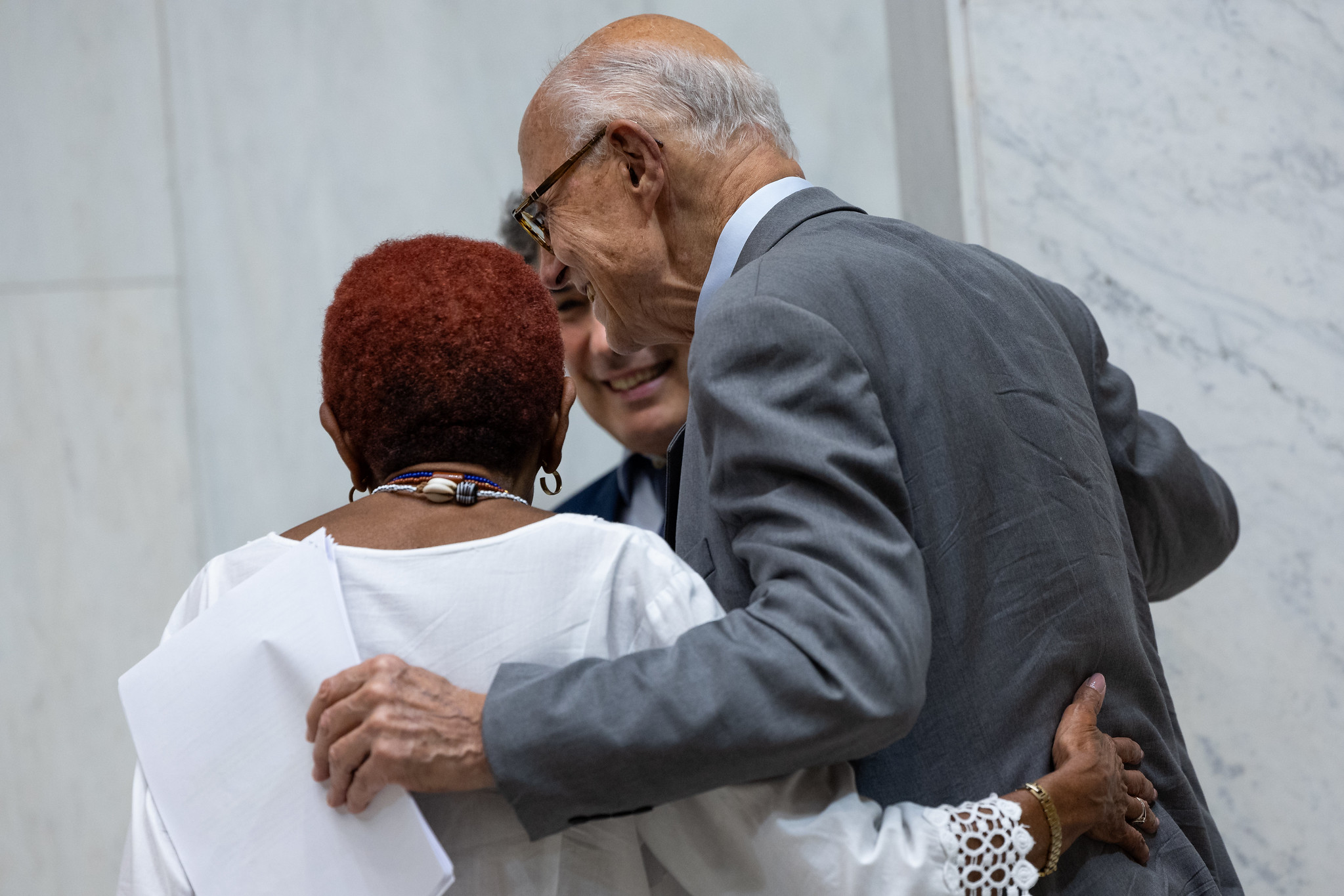 Parlamentares receberam Leci no Plenrio JK<a style='float:right;color:#ccc' href='https://www3.al.sp.gov.br/repositorio/noticia/N-03-2024/fg319880.jpg' target=_blank><i class='bi bi-zoom-in'></i> Clique para ver a imagem </a>