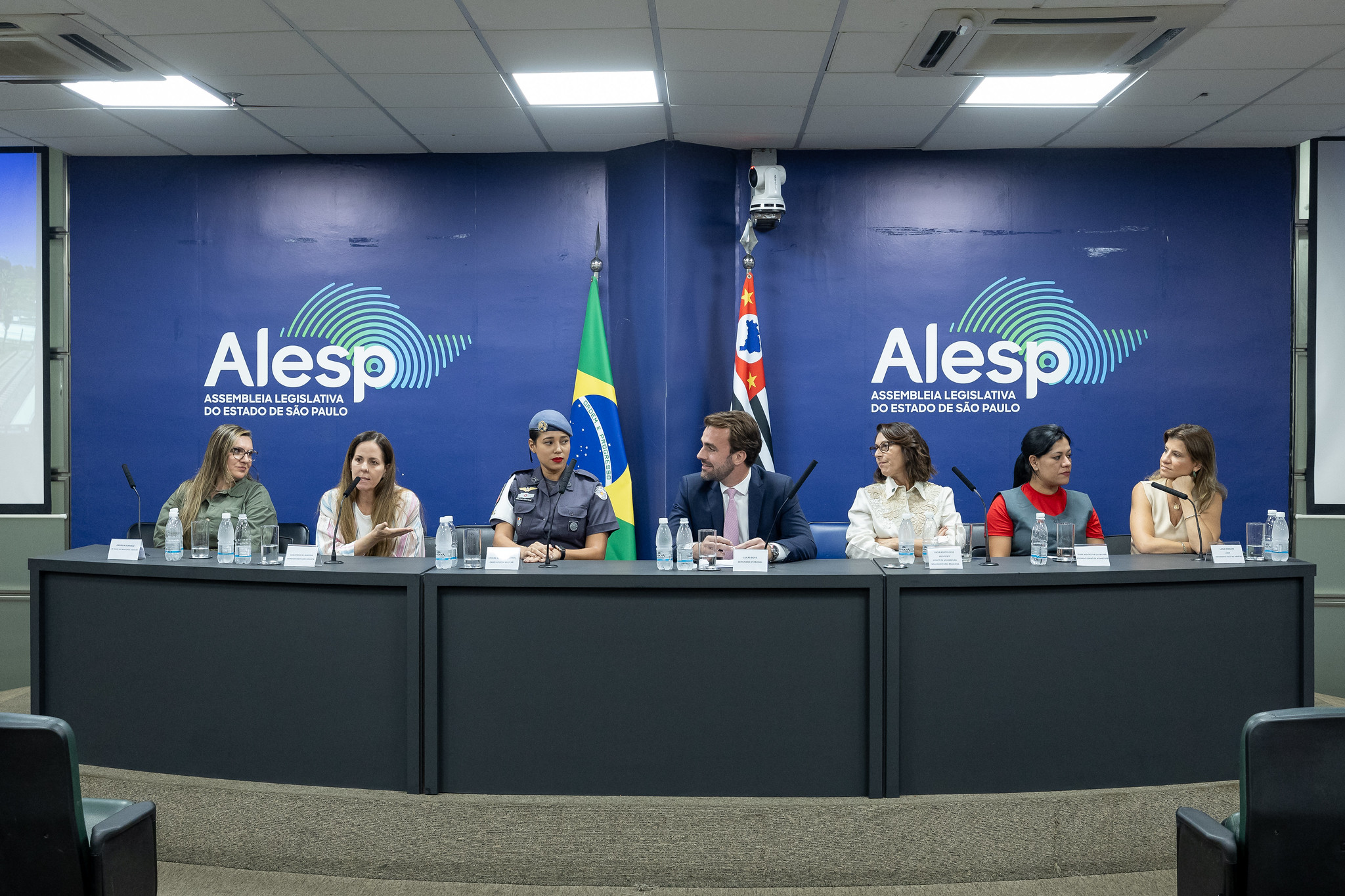 Mesa contou com lideranas femininas<a style='float:right;color:#ccc' href='https://www3.al.sp.gov.br/repositorio/noticia/N-03-2024/fg320041.jpg' target=_blank><i class='bi bi-zoom-in'></i> Clique para ver a imagem </a>