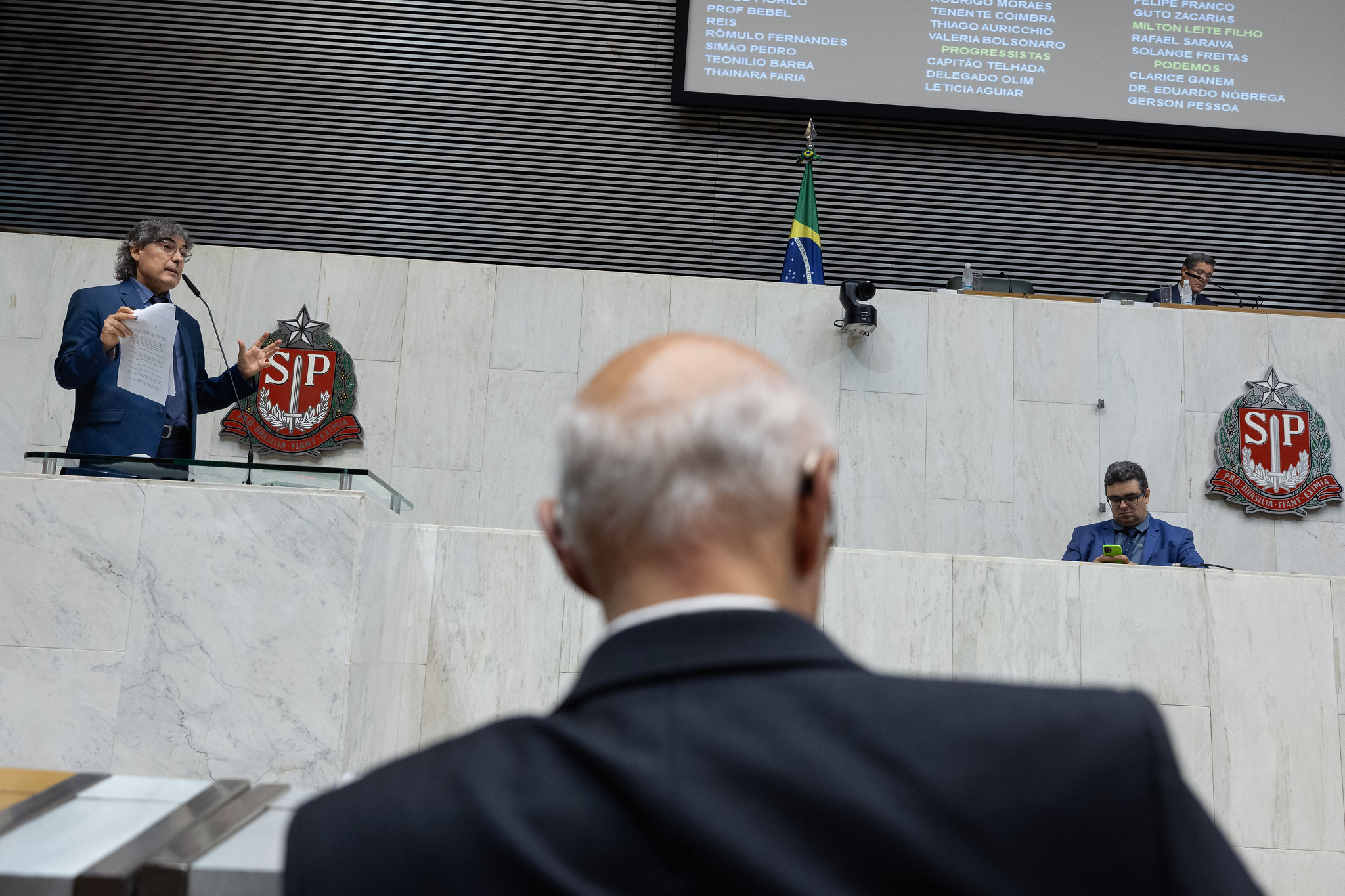 Deputados durante a Sessão<a style='float:right;color:#ccc' href='https://www3.al.sp.gov.br/repositorio/noticia/N-03-2024/fg320244.jpg' target=_blank><i class='bi bi-zoom-in'></i> Clique para ver a imagem </a>