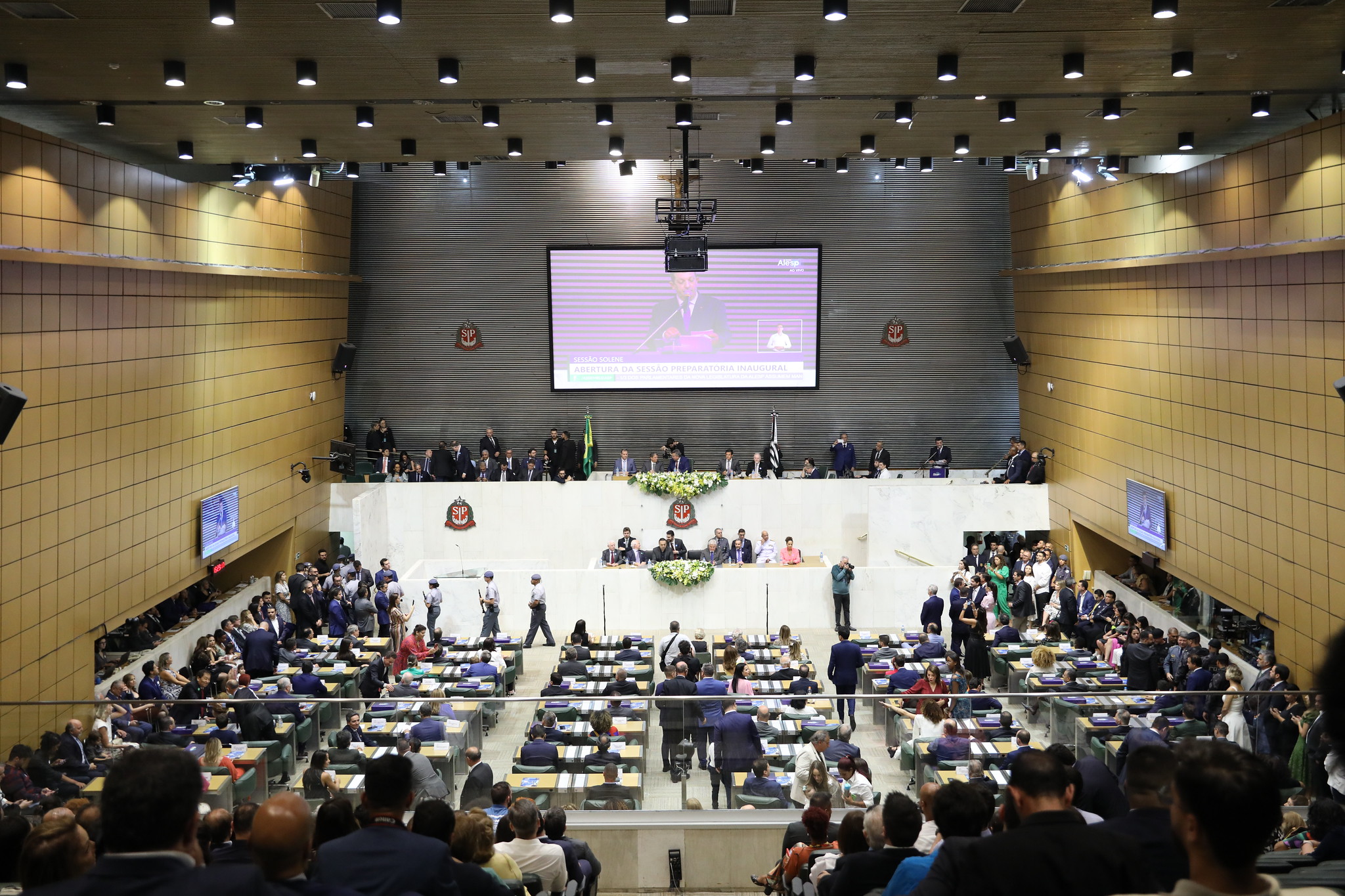 Sesso inaugural da 20 Legislatura<a style='float:right;color:#ccc' href='https://www3.al.sp.gov.br/repositorio/noticia/N-03-2024/fg320723.jpg' target=_blank><i class='bi bi-zoom-in'></i> Clique para ver a imagem </a>