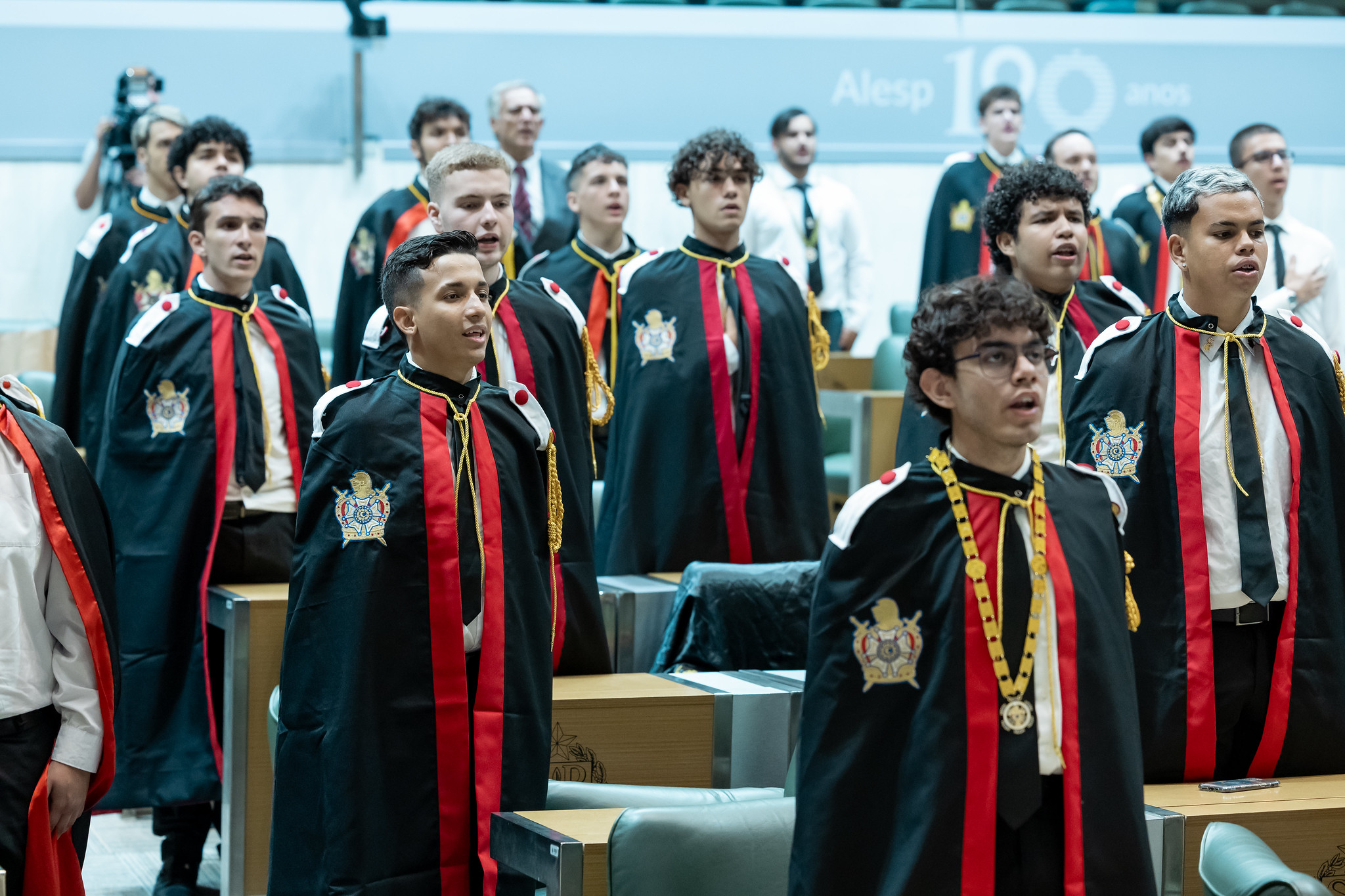 Jovens foram homenageados no Plenário JK da Alesp<a style='float:right;color:#ccc' href='https://www3.al.sp.gov.br/repositorio/noticia/N-03-2025/fg341572.jpg' target=_blank><i class='bi bi-zoom-in'></i> Clique para ver a imagem </a>