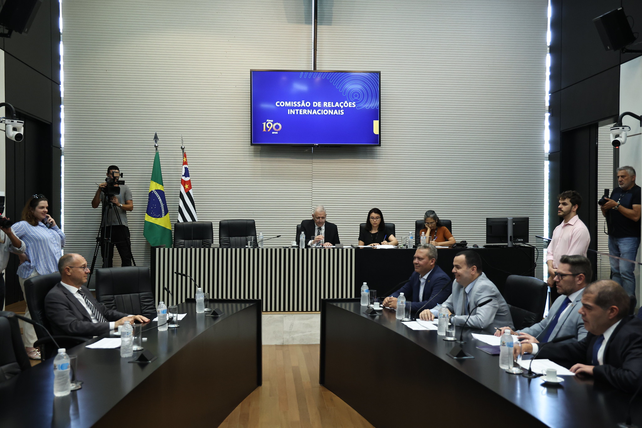 Comissão de Relações Internacionais da Alesp<a style='float:right;color:#ccc' href='https://www3.al.sp.gov.br/repositorio/noticia/N-03-2025/fg341600.jpg' target=_blank><i class='bi bi-zoom-in'></i> Clique para ver a imagem </a>