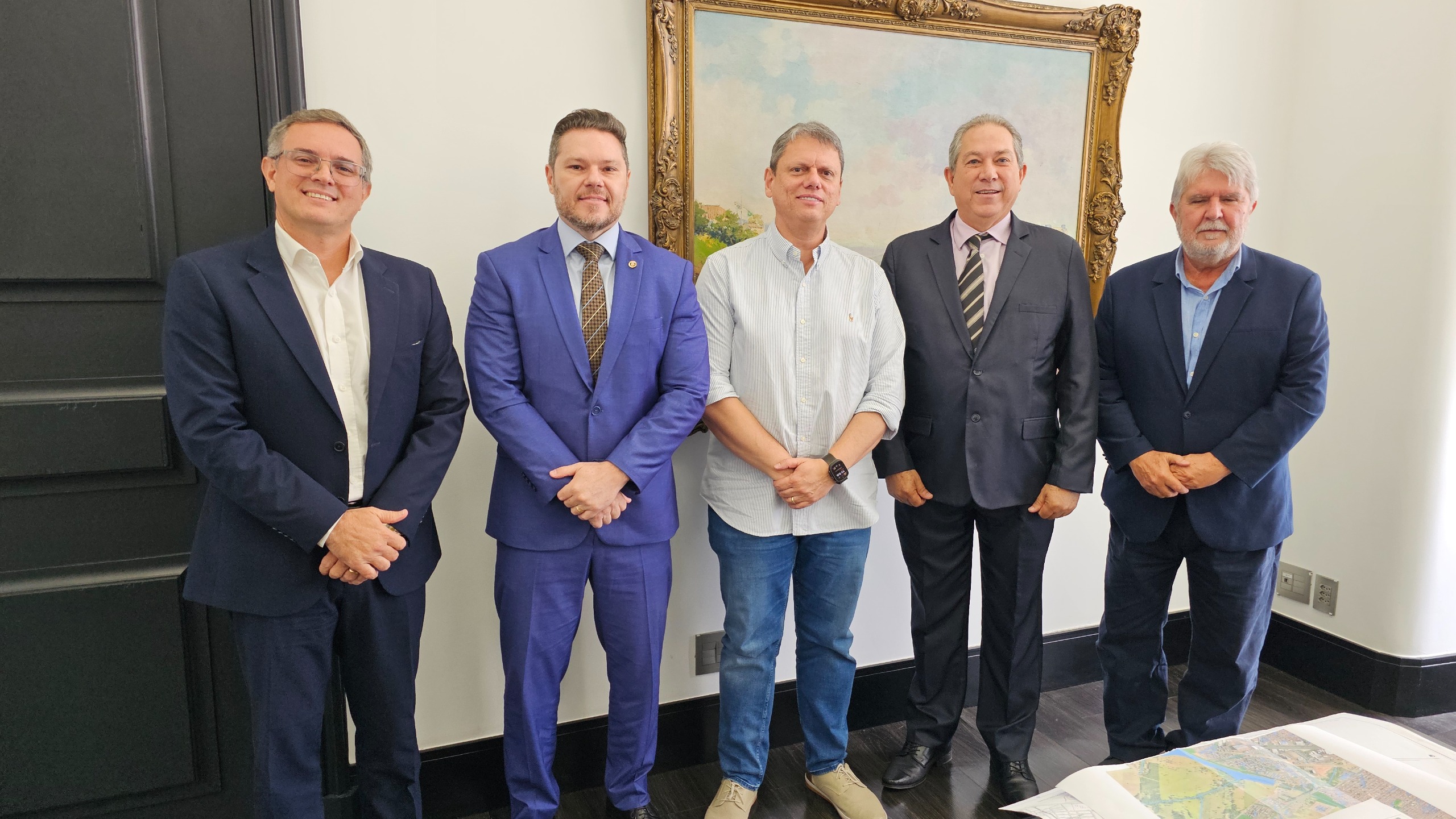 Deputado Danilo Campetti (segundo à esquerda)<a style='float:right;color:#ccc' href='https://www3.al.sp.gov.br/repositorio/noticia/N-03-2025/fg341659.jpeg' target=_blank><i class='bi bi-zoom-in'></i> Clique para ver a imagem </a>