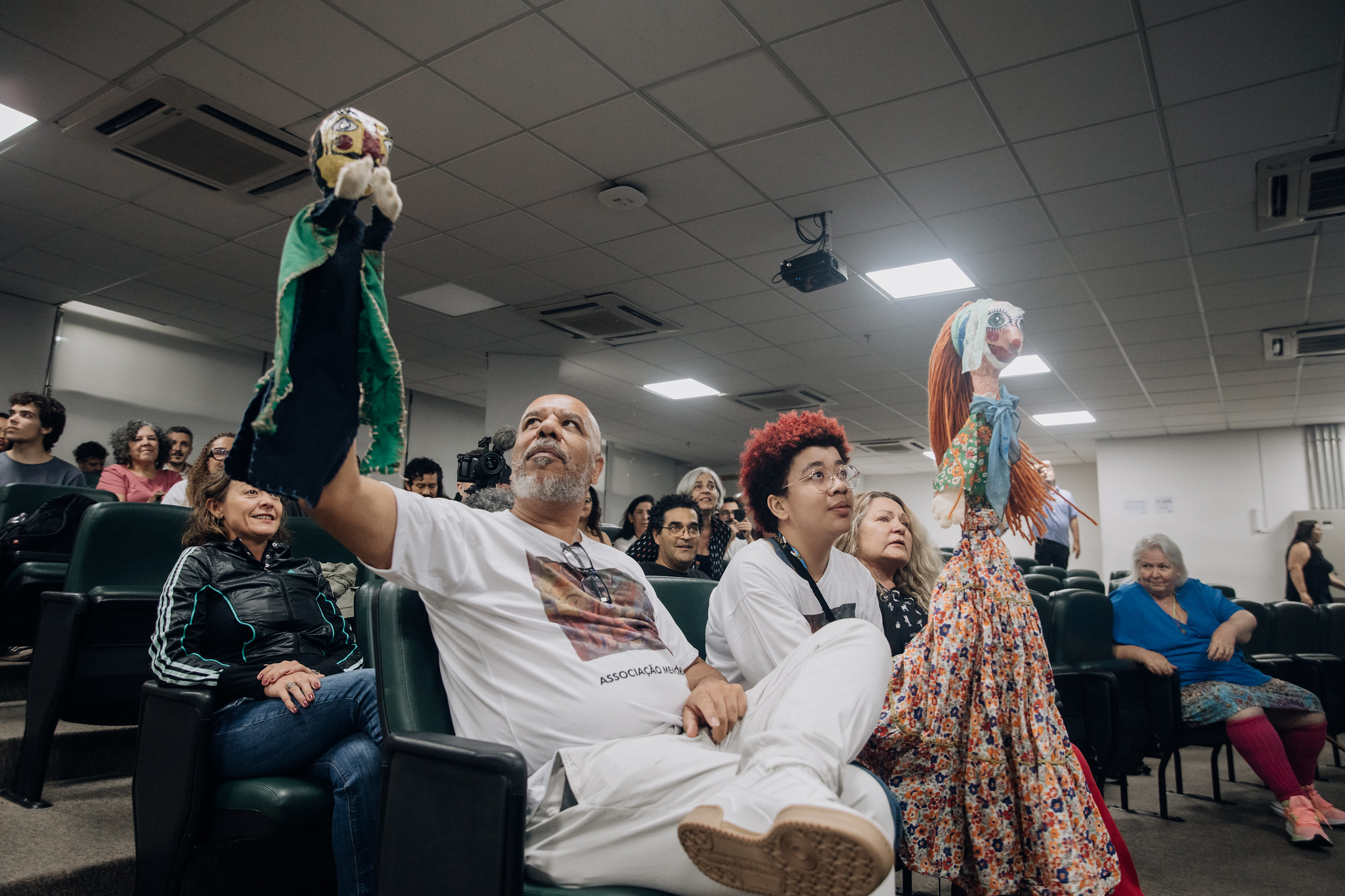 Artistas pedem reconstruo do Teatro Vento Forte<a style='float:right;color:#ccc' href='https://www3.al.sp.gov.br/repositorio/noticia/N-03-2025/fg342000.jpg' target=_blank><i class='bi bi-zoom-in'></i> Clique para ver a imagem </a>