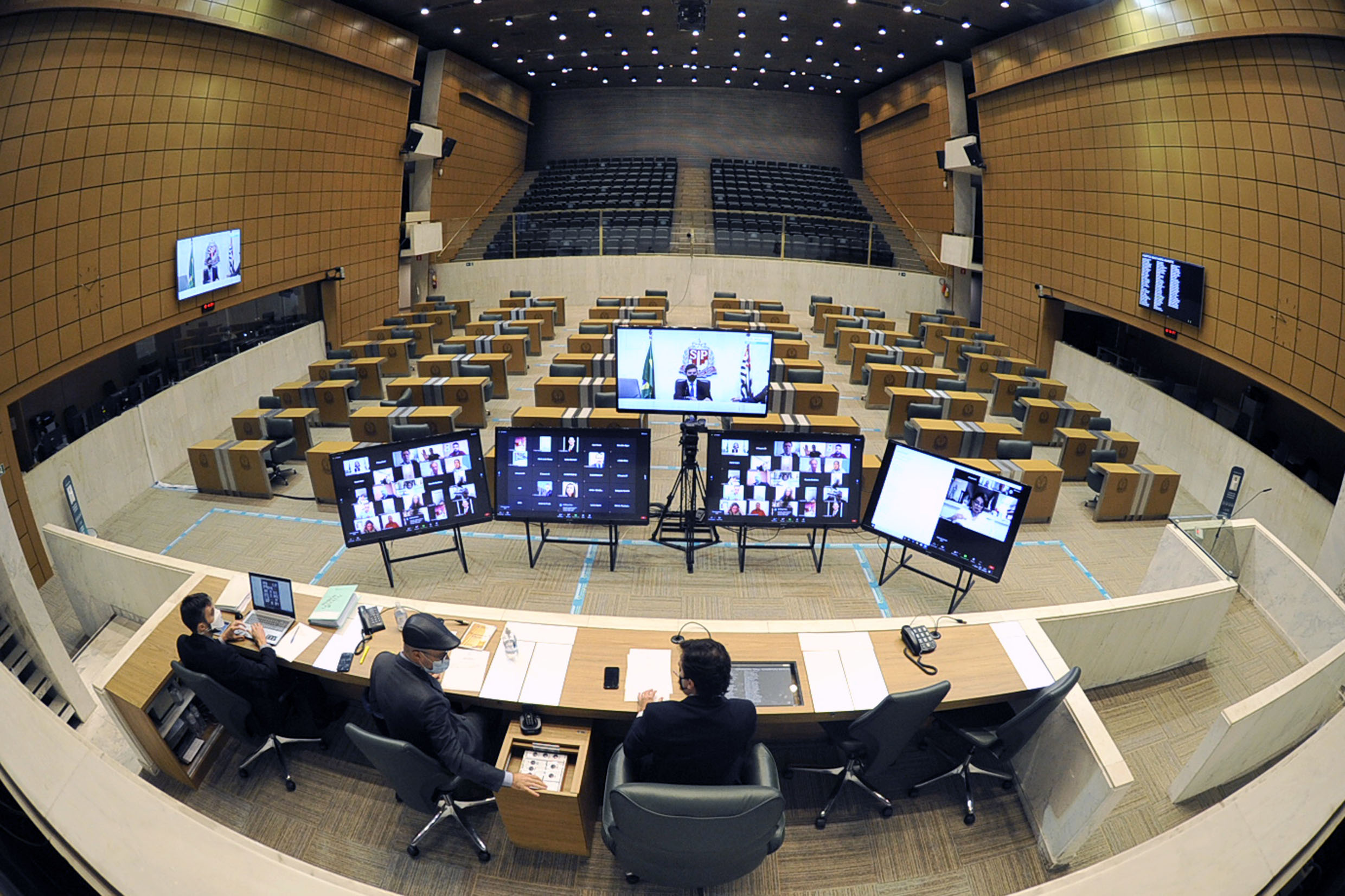 Legislativo tomou aes para minimizar impactos <a style='float:right;color:#ccc' href='https://www3.al.sp.gov.br/repositorio/noticia/N-03-2025/fg342036.jpg' target=_blank><i class='bi bi-zoom-in'></i> Clique para ver a imagem </a>
