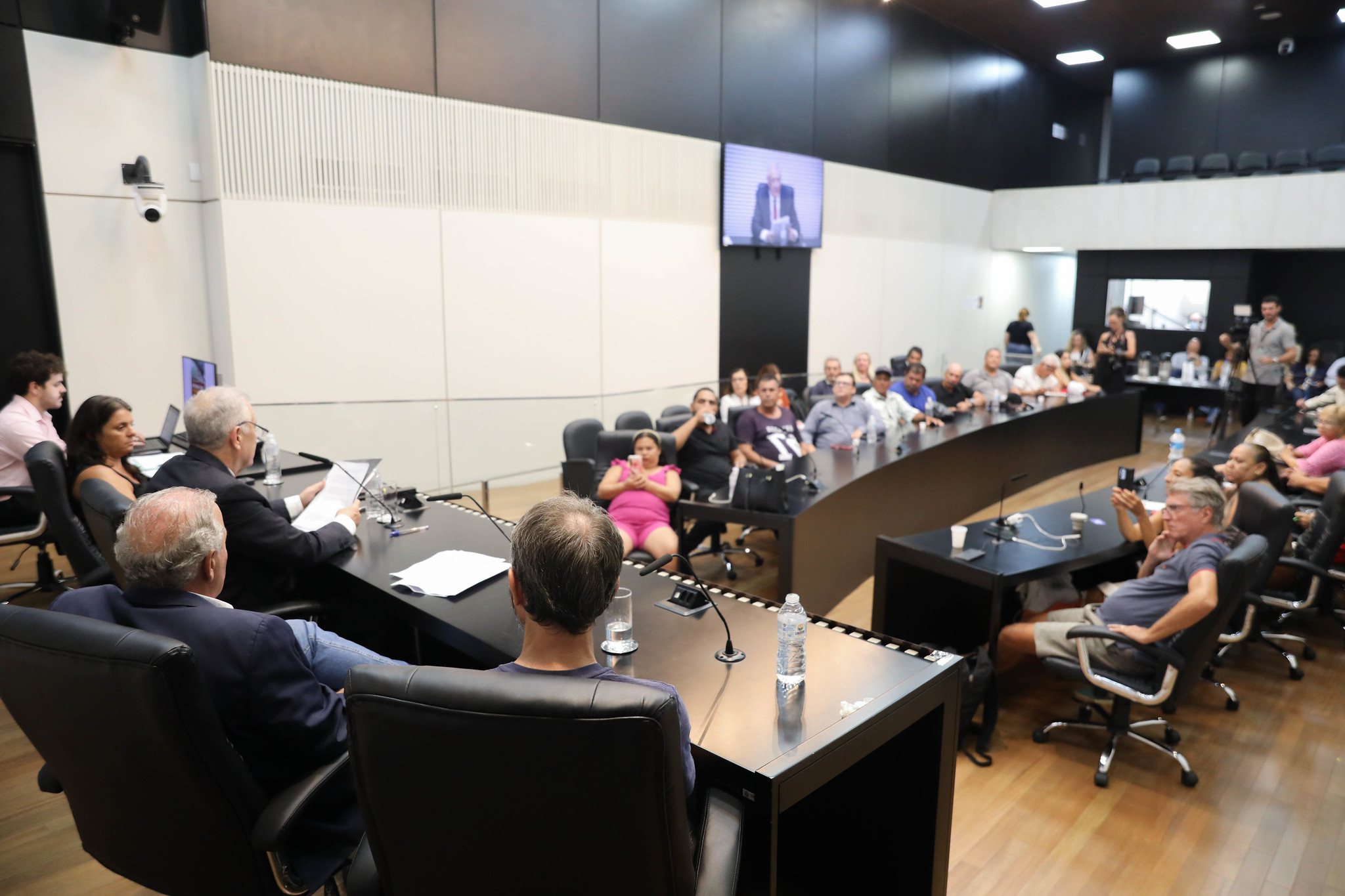Presena de representantes de bairros e praias<a style='float:right;color:#ccc' href='https://www3.al.sp.gov.br/repositorio/noticia/N-03-2025/fg342226.jpg' target=_blank><i class='bi bi-zoom-in'></i> Clique para ver a imagem </a>