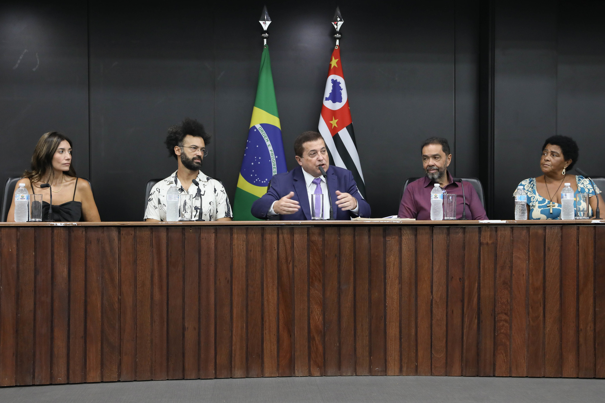 Homenagem ao Dia dos Grafiteiros<a style='float:right;color:#ccc' href='https://www3.al.sp.gov.br/repositorio/noticia/N-03-2025/fg342459.jpg' target=_blank><i class='bi bi-zoom-in'></i> Clique para ver a imagem </a>