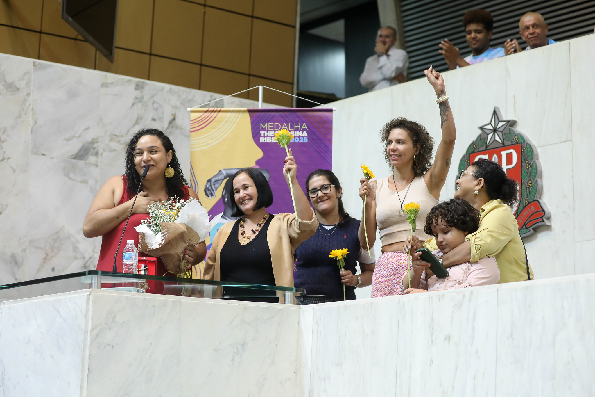 Jaiane: mltiplos papis<a style='float:right;color:#ccc' href='https://www3.al.sp.gov.br/repositorio/noticia/N-03-2025/fg342472.jpg' target=_blank><i class='bi bi-zoom-in'></i> Clique para ver a imagem </a>