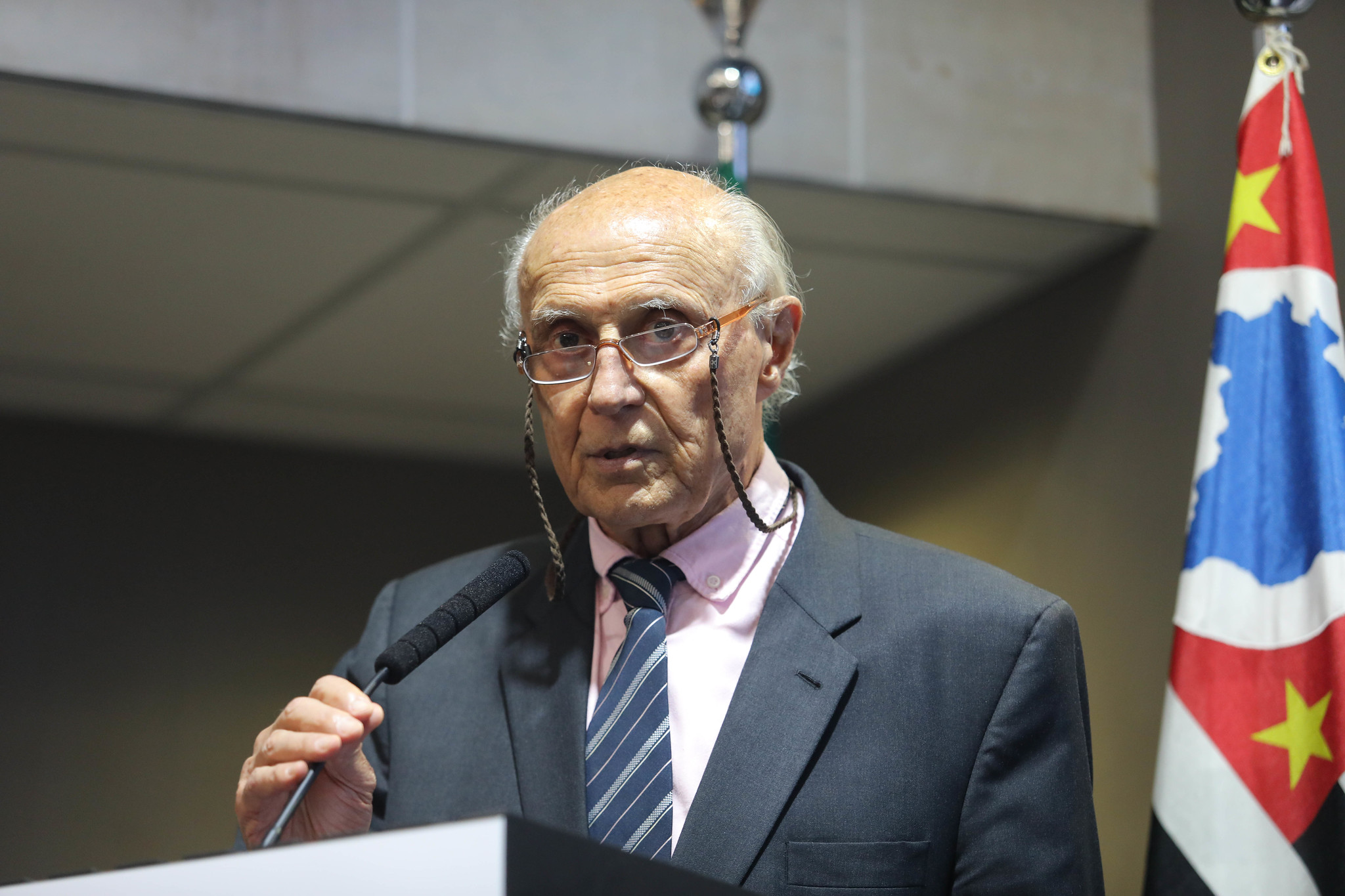 Deputado Eduardo Suplicy<a style='float:right;color:#ccc' href='https://www3.al.sp.gov.br/repositorio/noticia/N-03-2026/fg361208.jpg' target=_blank><i class='bi bi-zoom-in'></i> Clique para ver a imagem </a>