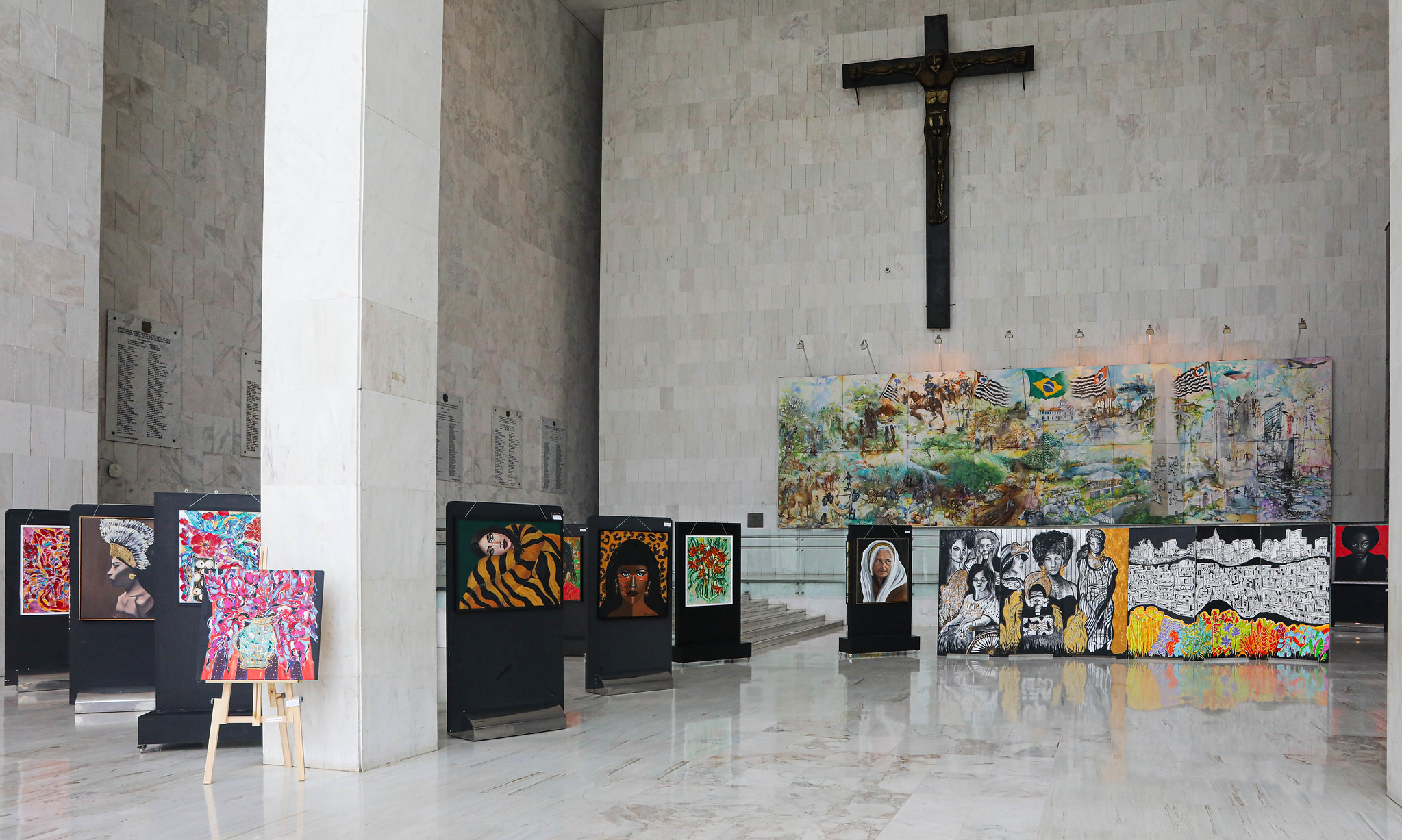 Exposi��o no Hall Memorial: Um olhar feminino<a style='float:right;color:#ccc' href='https://www3.al.sp.gov.br/repositorio/noticia/N-03-2026/fg361339.jpg' target=_blank><i class='bi bi-zoom-in'></i> Clique para ver a imagem </a>