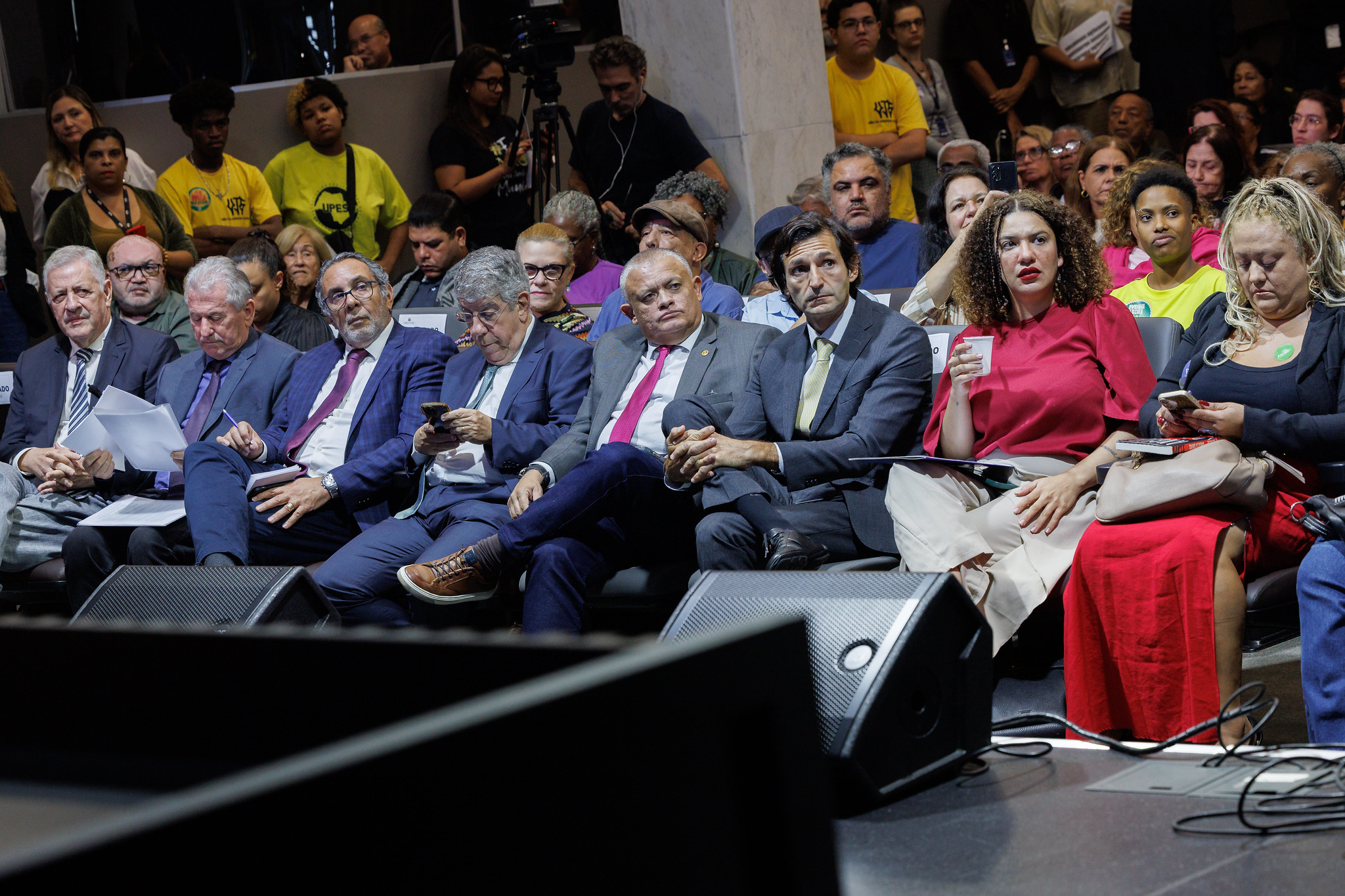 Debate reuniu Seduc parlamentares e sociedade civil<a style='float:right' href='https://www3.al.sp.gov.br/repositorio/noticia/N-03-2026/fg361645.jpg' target=_blank><img src='/_img/material-file-download-white.png' width='14px' alt='Clique para baixar a imagem'></a>