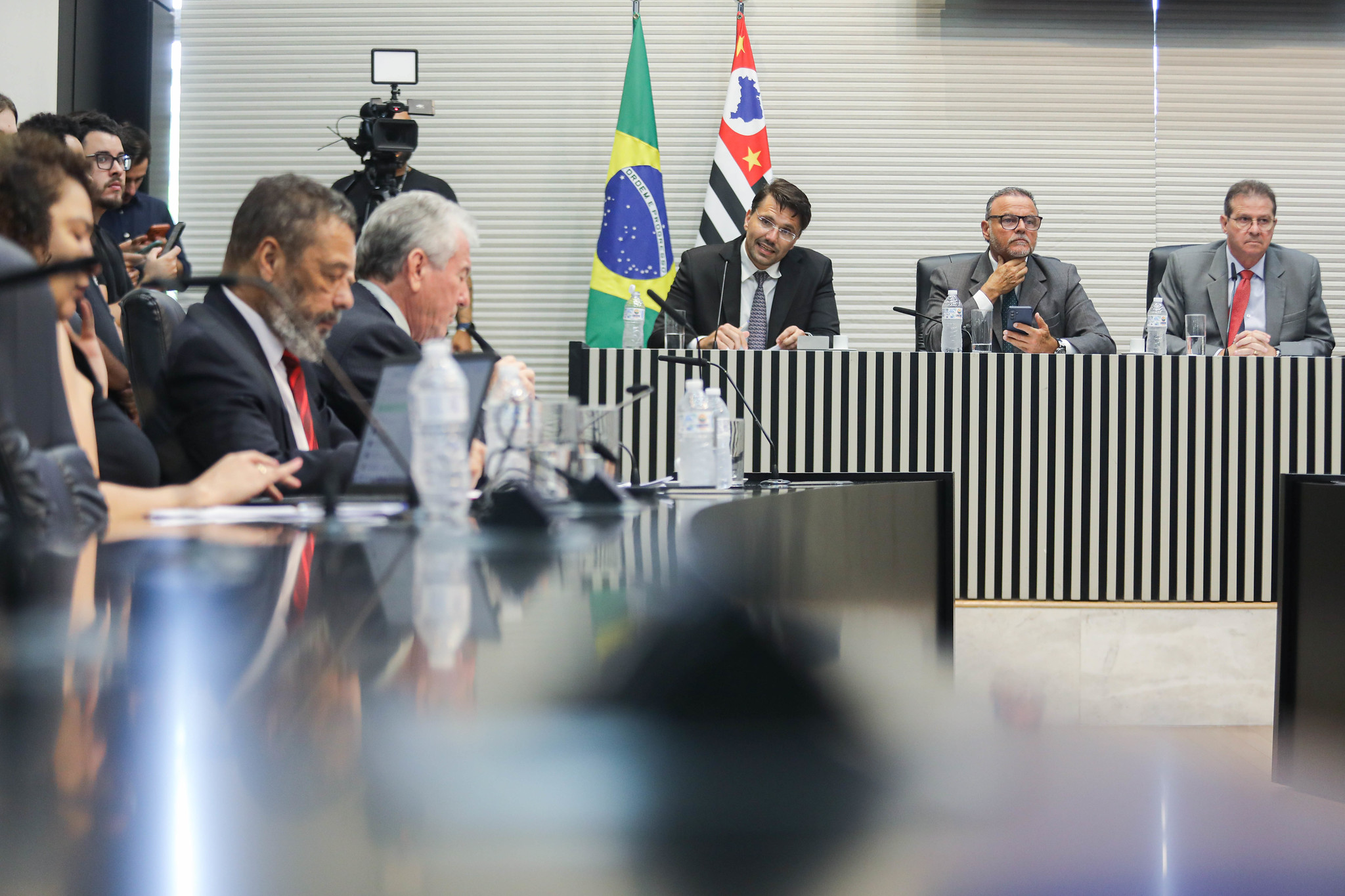 Secret�rio de Parcerias em Investimentos foi questionado por parlamentares<a style='float:right;color:#ccc' href='https://www3.al.sp.gov.br/repositorio/noticia/N-03-2026/fg362025.jpg' target=_blank><i class='bi bi-zoom-in'></i> Clique para ver a imagem </a>