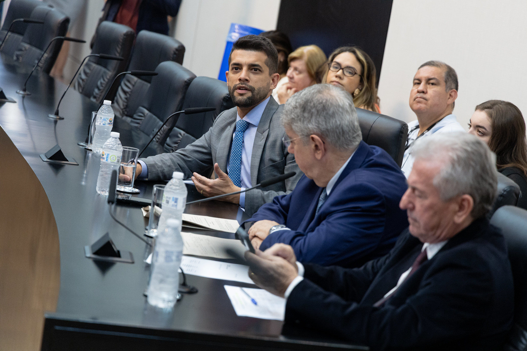 Parlamentares discutem projetos de lei<a style='float:right' href='https://www3.al.sp.gov.br/repositorio/noticia/N-03-2026/fg362280.jpg' target=_blank><img src='/_img/material-file-download-white.png' width='14px' alt='Clique para baixar a imagem'></a>