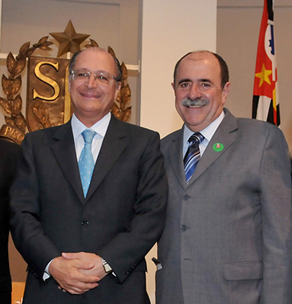 Governador Alckmin e deputado Joo Caramez<a style='float:right;color:#ccc' href='https://www3.al.sp.gov.br/repositorio/noticia/N-04-2012/fg113309.jpg' target=_blank><i class='bi bi-zoom-in'></i> Clique para ver a imagem </a>