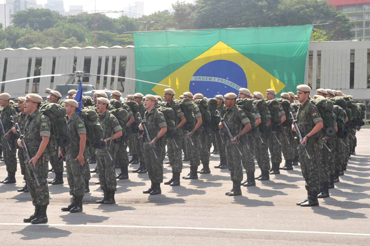 Militares do Exrcito <a style='float:right;color:#ccc' href='https://www3.al.sp.gov.br/repositorio/noticia/N-04-2012/fg113649.jpg' target=_blank><i class='bi bi-zoom-in'></i> Clique para ver a imagem </a>