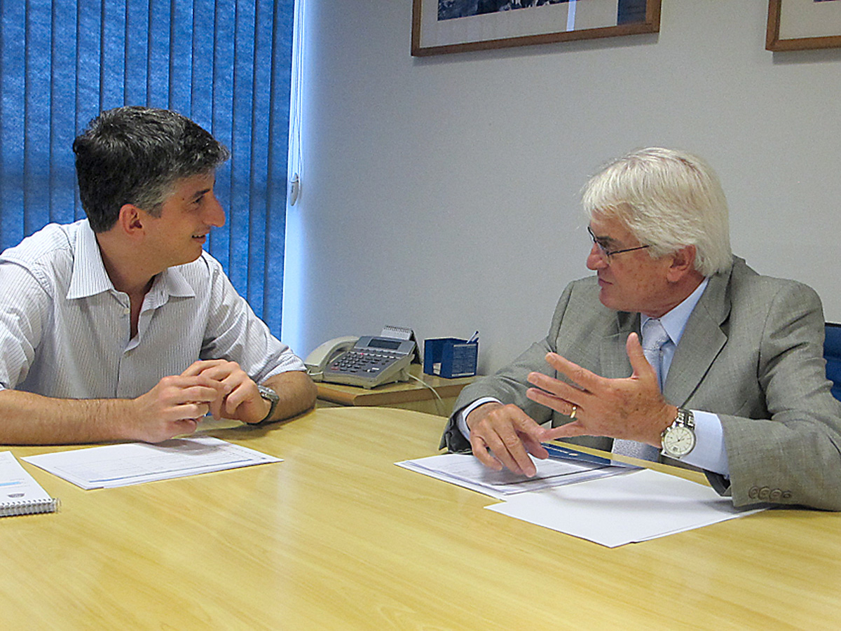 Clodoaldo Pelissioni e Roberto Engler<a style='float:right;color:#ccc' href='https://www3.al.sp.gov.br/repositorio/noticia/N-04-2013/fg123194.jpg' target=_blank><i class='bi bi-zoom-in'></i> Clique para ver a imagem </a>