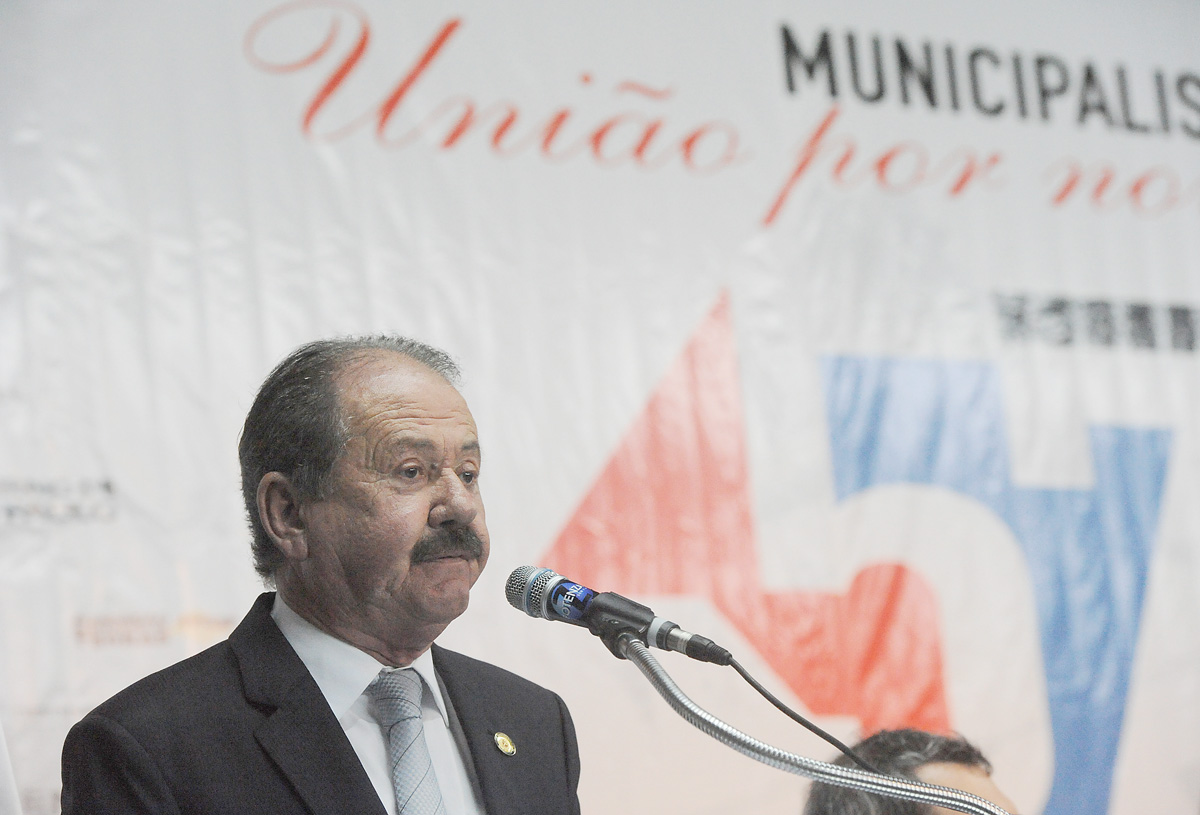  Celso Giglio, atual presidente da Associao Paulista de Municpios<a style='float:right;color:#ccc' href='https://www3.al.sp.gov.br/repositorio/noticia/N-04-2013/fg123215.jpg' target=_blank><i class='bi bi-zoom-in'></i> Clique para ver a imagem </a>