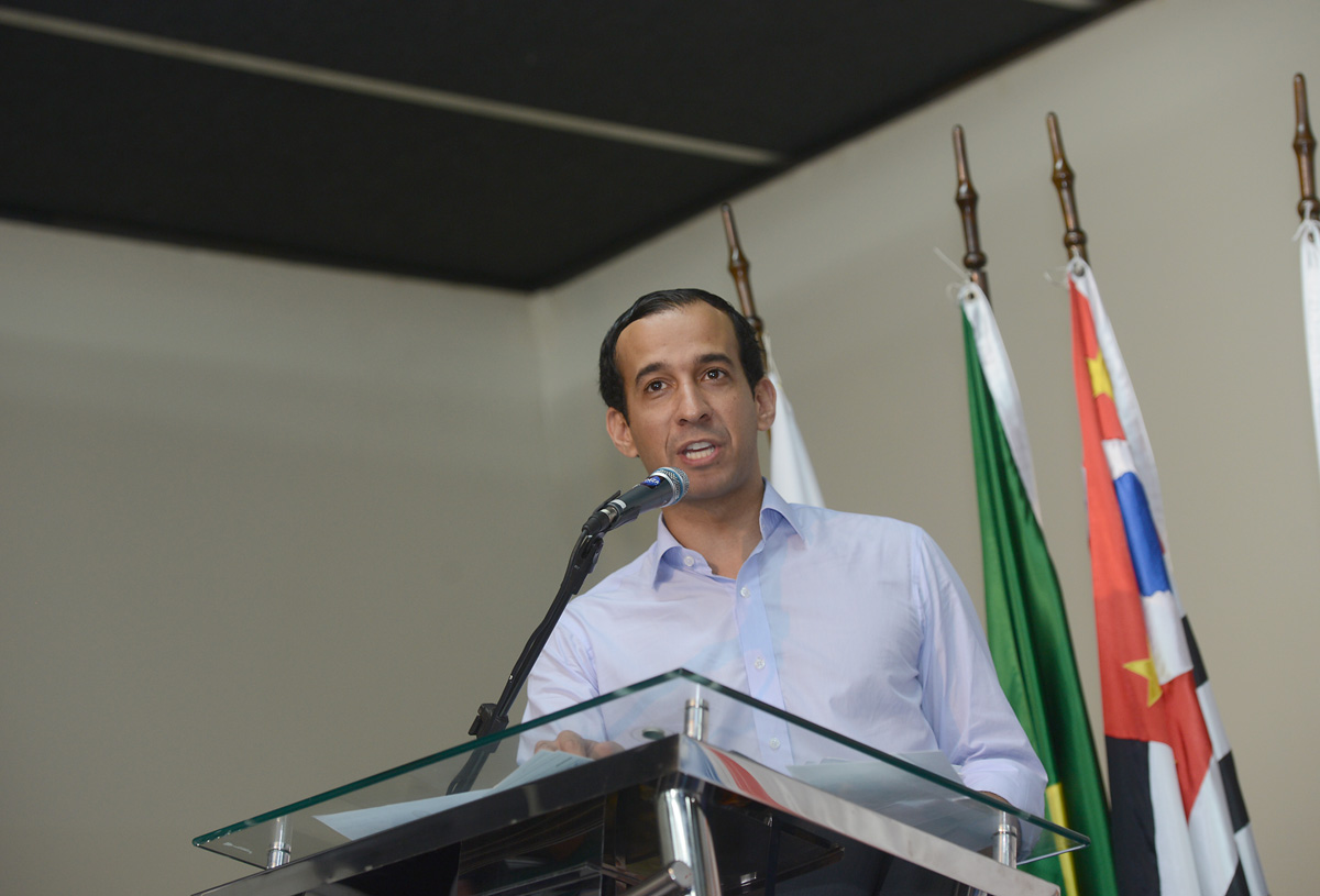 Paulo Alexandre Barbosa, prefeito de Santos <a style='float:right;color:#ccc' href='https://www3.al.sp.gov.br/repositorio/noticia/N-04-2013/fg123304.jpg' target=_blank><i class='bi bi-zoom-in'></i> Clique para ver a imagem </a>