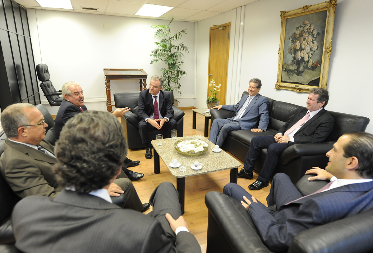 Visita protocolar de apresentao da nova cpula do Legislativo paulista aos sete conselheiros do Tribunal de Contas do Estado<a style='float:right;color:#ccc' href='https://www3.al.sp.gov.br/repositorio/noticia/N-04-2013/fg123458.jpg' target=_blank><i class='bi bi-zoom-in'></i> Clique para ver a imagem </a>