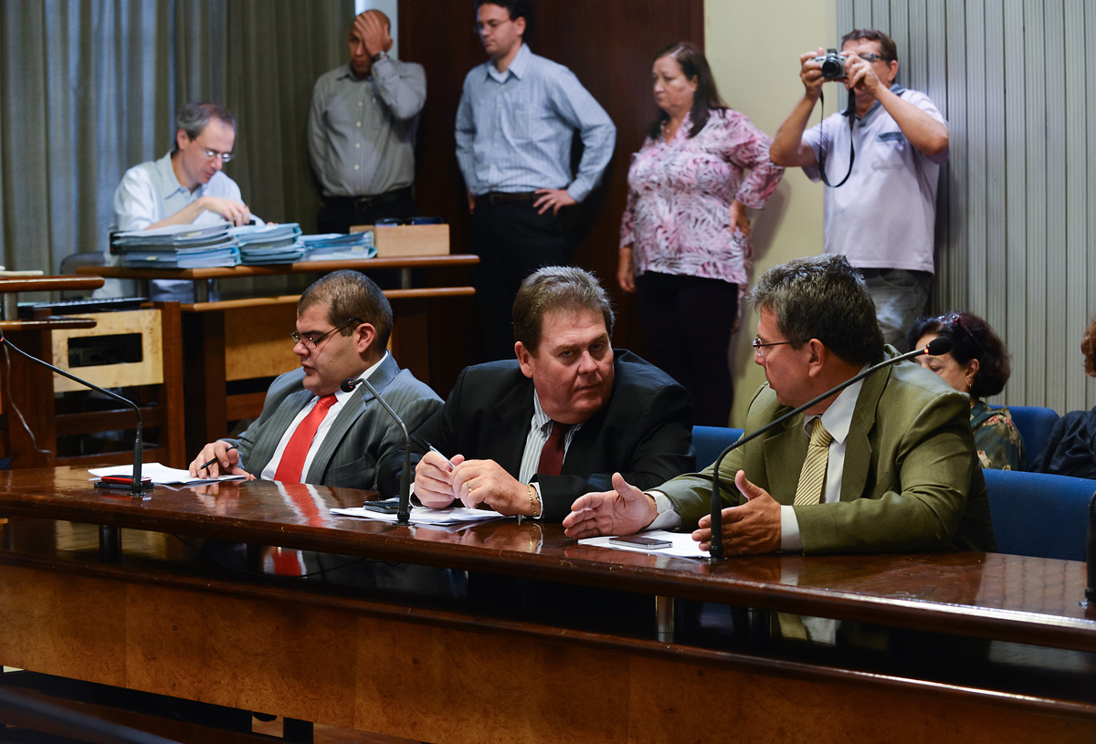 Deputados presentes <a style='float:right;color:#ccc' href='https://www3.al.sp.gov.br/repositorio/noticia/N-04-2013/fg123487.jpg' target=_blank><i class='bi bi-zoom-in'></i> Clique para ver a imagem </a>