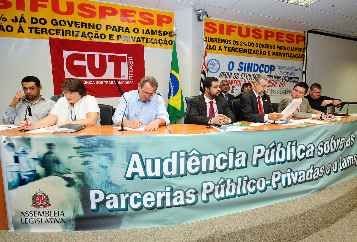 Destino do Hospital do Servidor  debatido pelo funcionalismo pblico <a style='float:right;color:#ccc' href='https://www3.al.sp.gov.br/repositorio/noticia/N-04-2013/fg123553.jpg' target=_blank><i class='bi bi-zoom-in'></i> Clique para ver a imagem </a>
