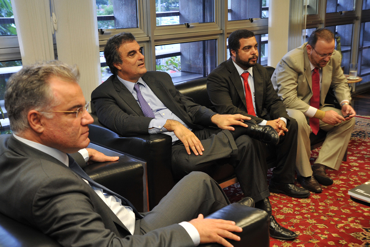 Samuel Moreira, Jos Eduardo Cardozo, Luiz Claudio Marcolino e Edinho Silva<a style='float:right;color:#ccc' href='https://www3.al.sp.gov.br/repositorio/noticia/N-04-2013/fg123635.jpg' target=_blank><i class='bi bi-zoom-in'></i> Clique para ver a imagem </a>