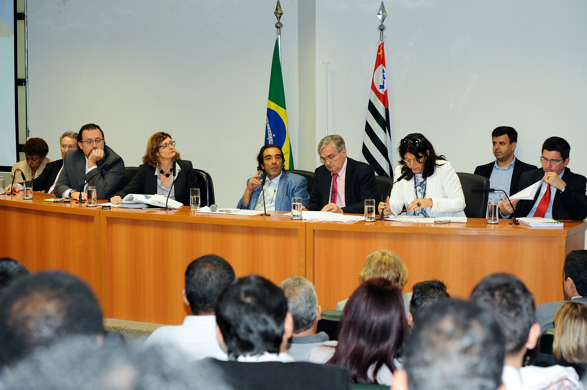 .<a style='float:right;color:#ccc' href='https://www3.al.sp.gov.br/repositorio/noticia/N-04-2013/fg123776.jpg' target=_blank><i class='bi bi-zoom-in'></i> Clique para ver a imagem </a>